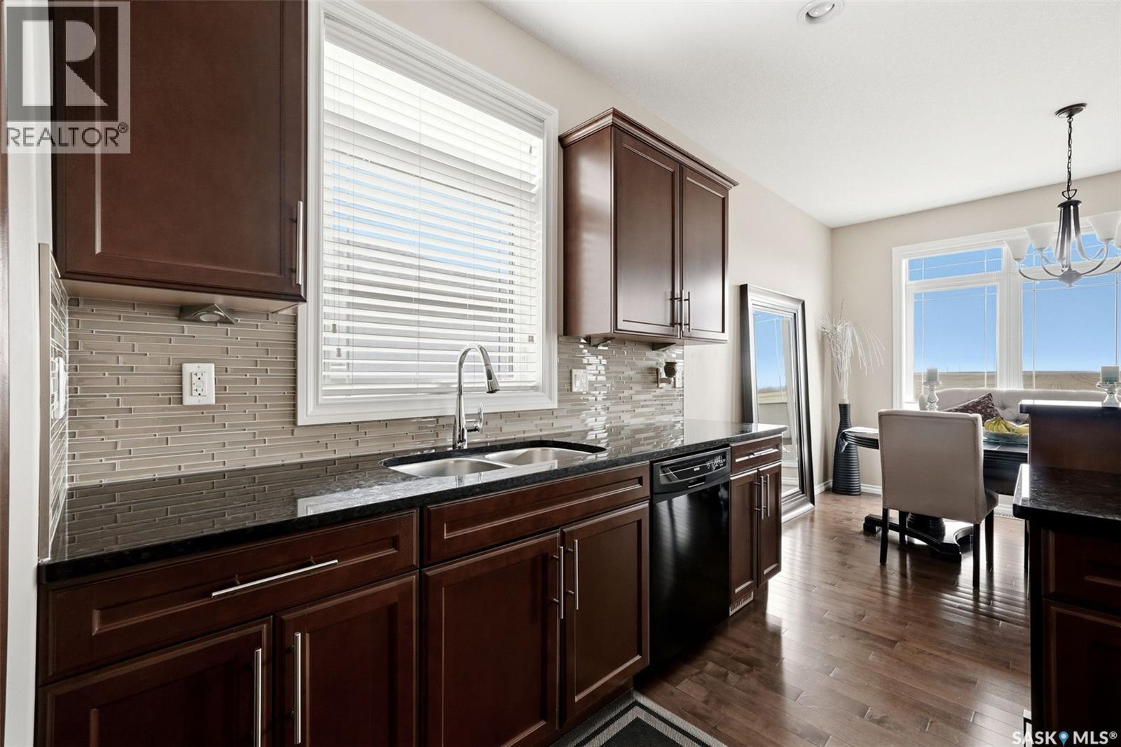 6902 Maple Vista Drive, Regina, SK - Indoor Photo Showing Kitchen With Double Sink With Upgraded Kitchen