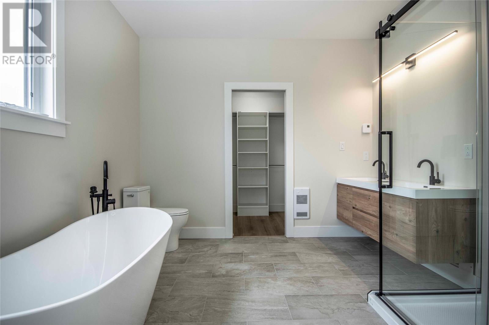 13 Reddley Place, Conception Bay South, NL - Indoor Photo Showing Bathroom