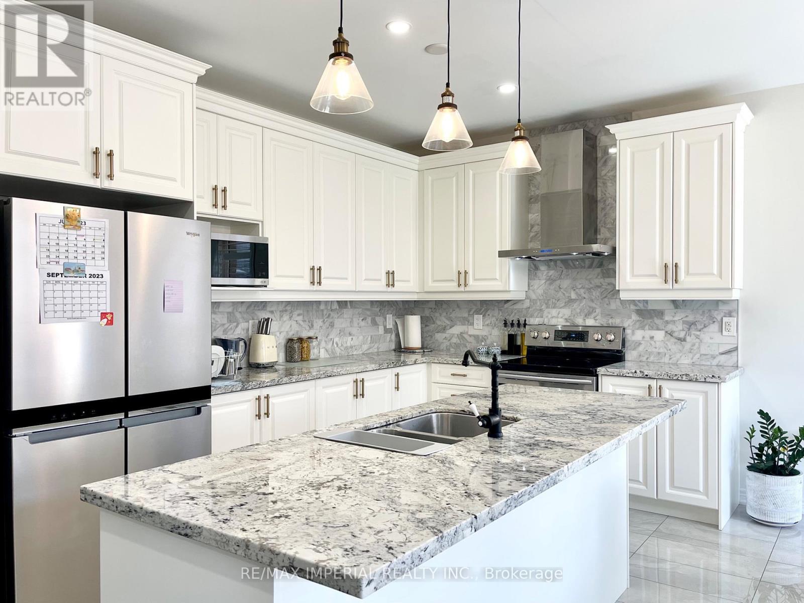 3 Collier Crescent, Markham, ON - Indoor Photo Showing Kitchen With Double Sink With Upgraded Kitchen