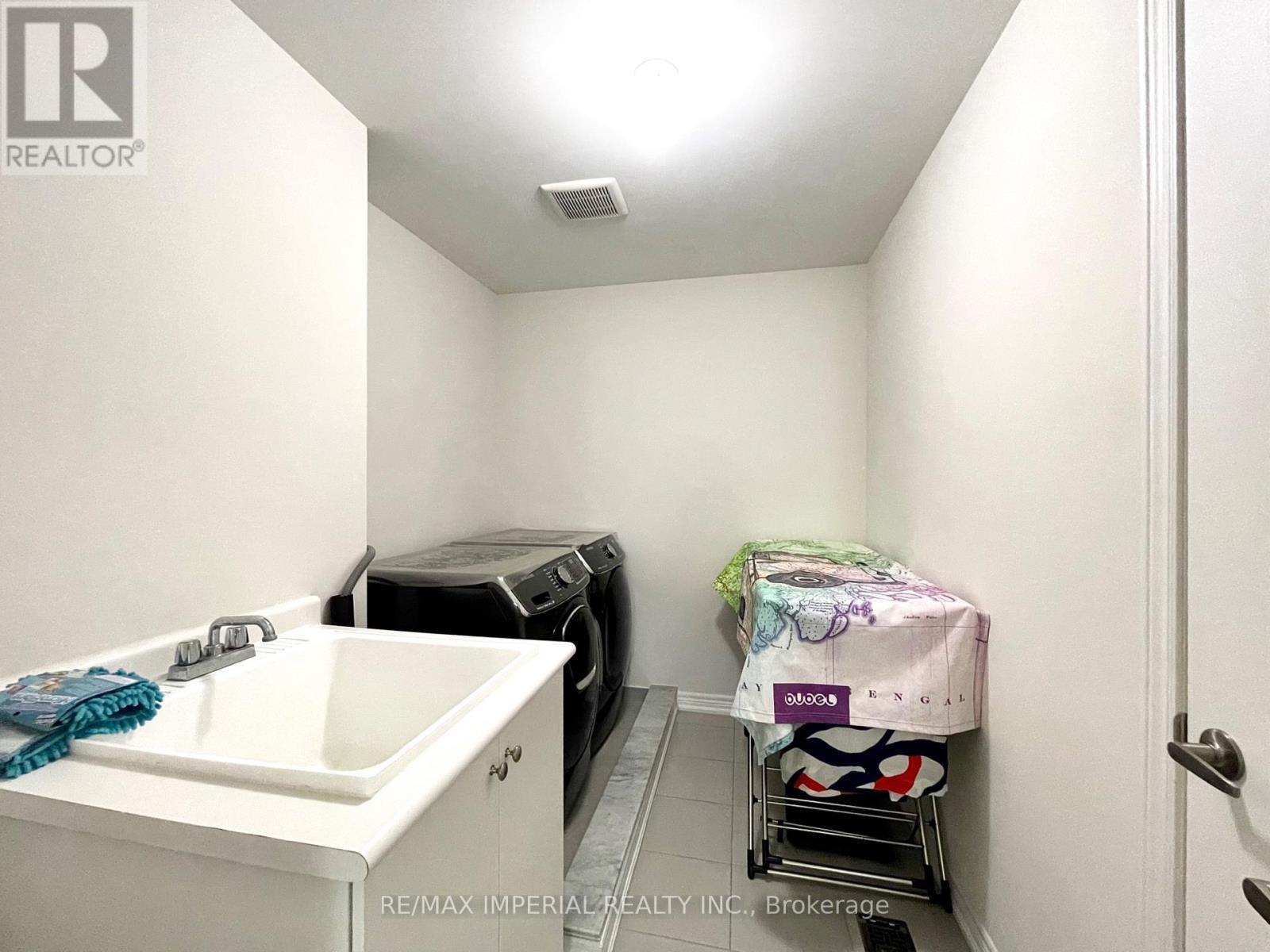 3 Collier Crescent, Markham, ON - Indoor Photo Showing Laundry Room