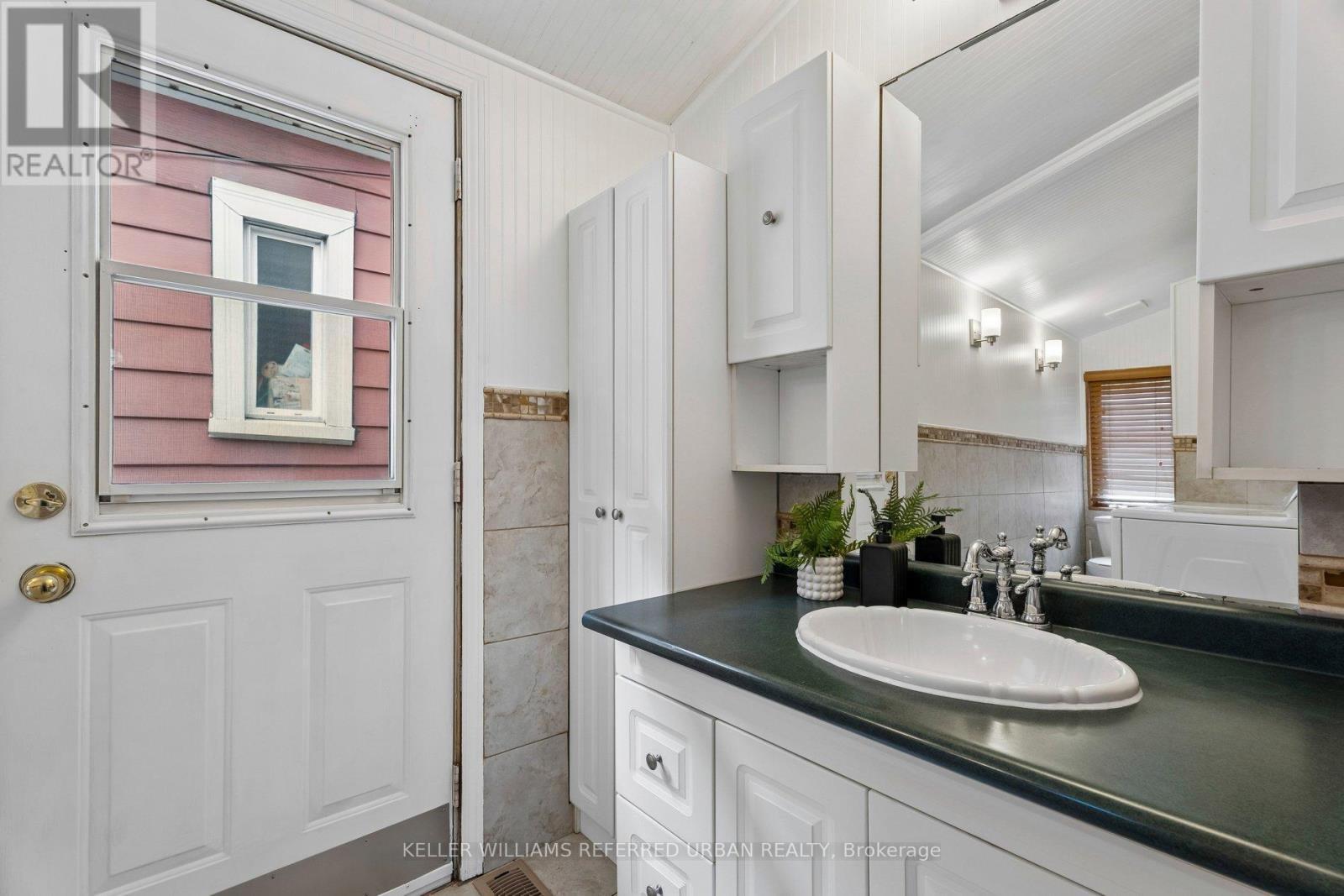 84 Smith Avenue, Hamilton, ON - Indoor Photo Showing Bathroom