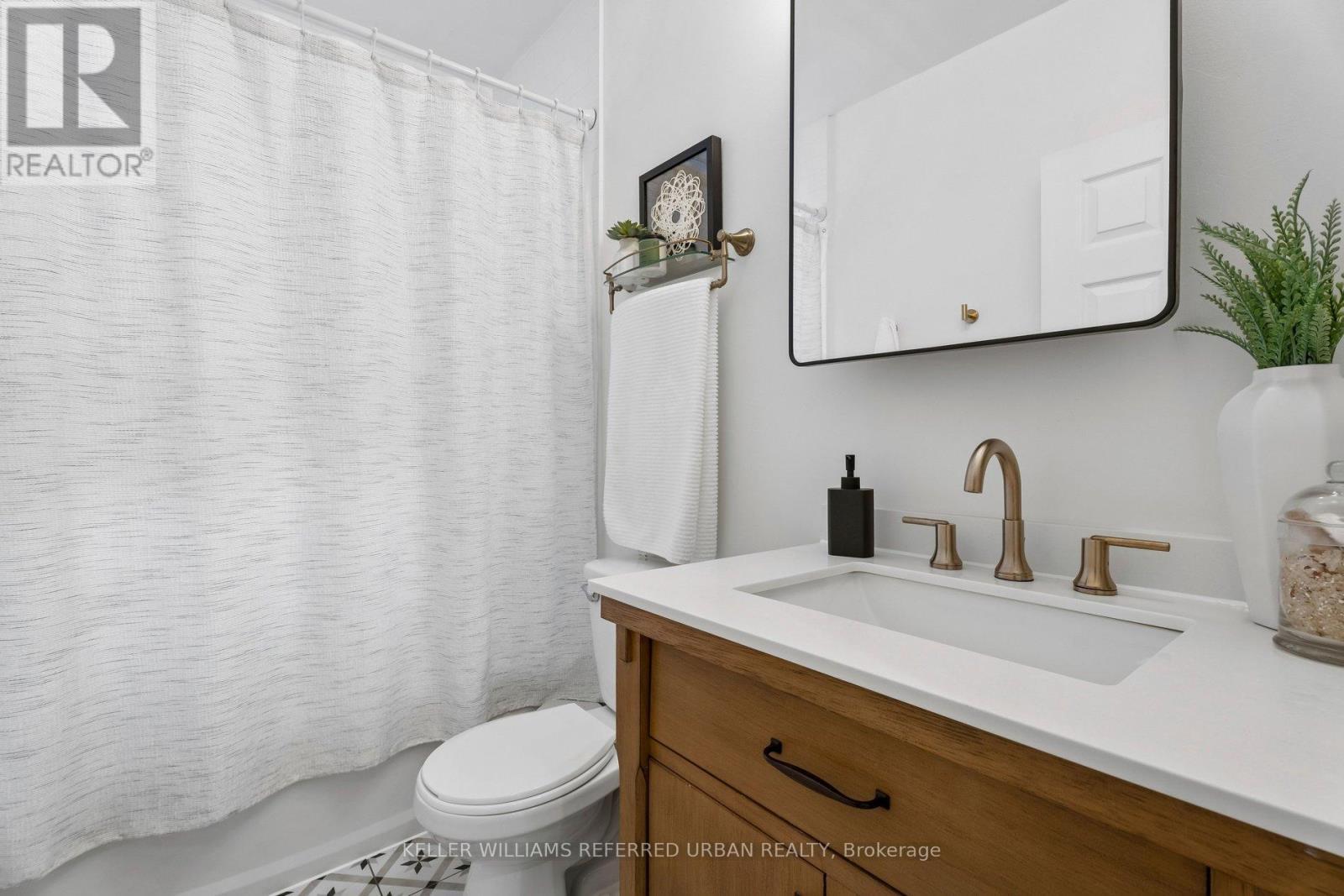 84 Smith Avenue, Hamilton, ON - Indoor Photo Showing Bathroom