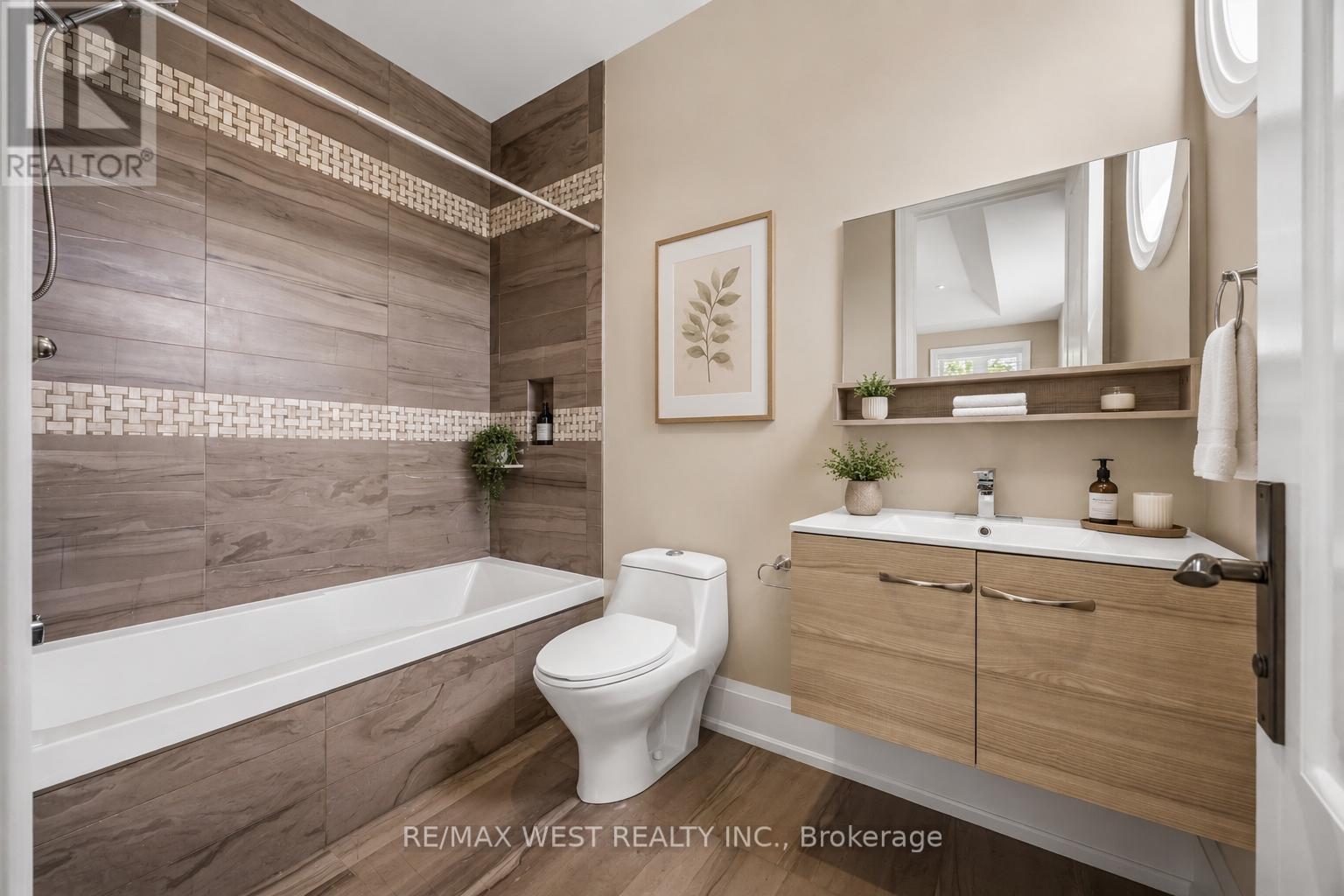 Bathroom ( 4 PC ) - 35 Conifer Drive, Toronto, ON - Indoor Photo Showing Bathroom
