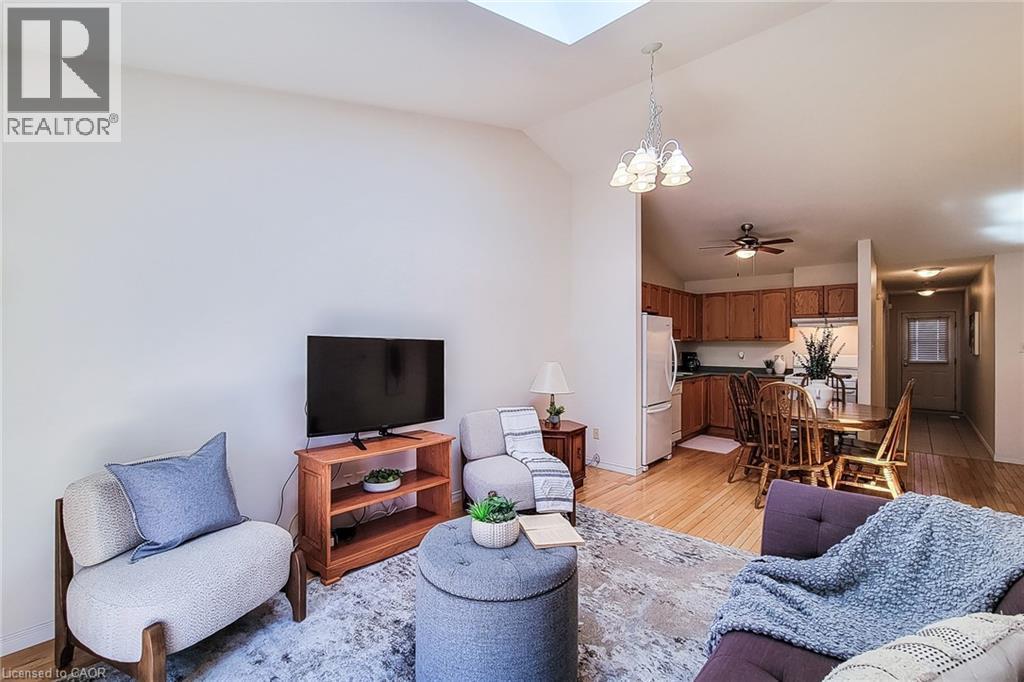 751 Rymal Road W Unit# 22, Hamilton, ON - Indoor Photo Showing Living Room