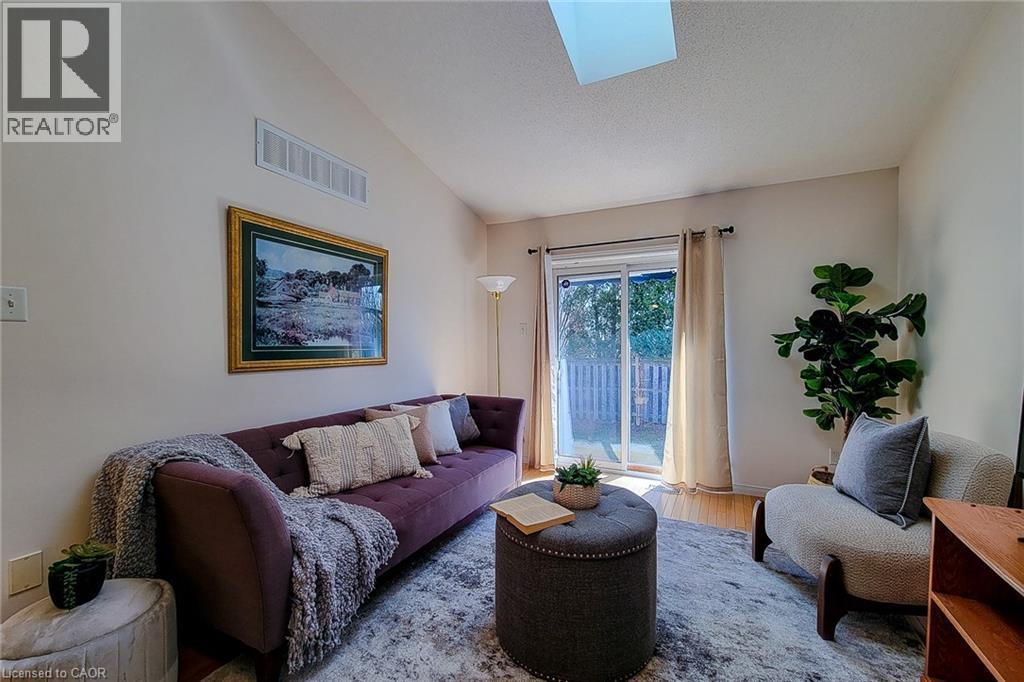 751 Rymal Road W Unit# 22, Hamilton, ON - Indoor Photo Showing Living Room