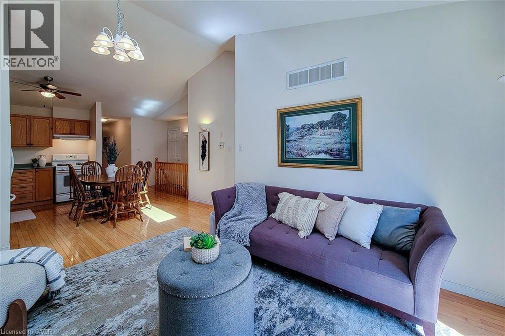 751 Rymal Road W Unit# 22, Hamilton, ON - Indoor Photo Showing Living Room
