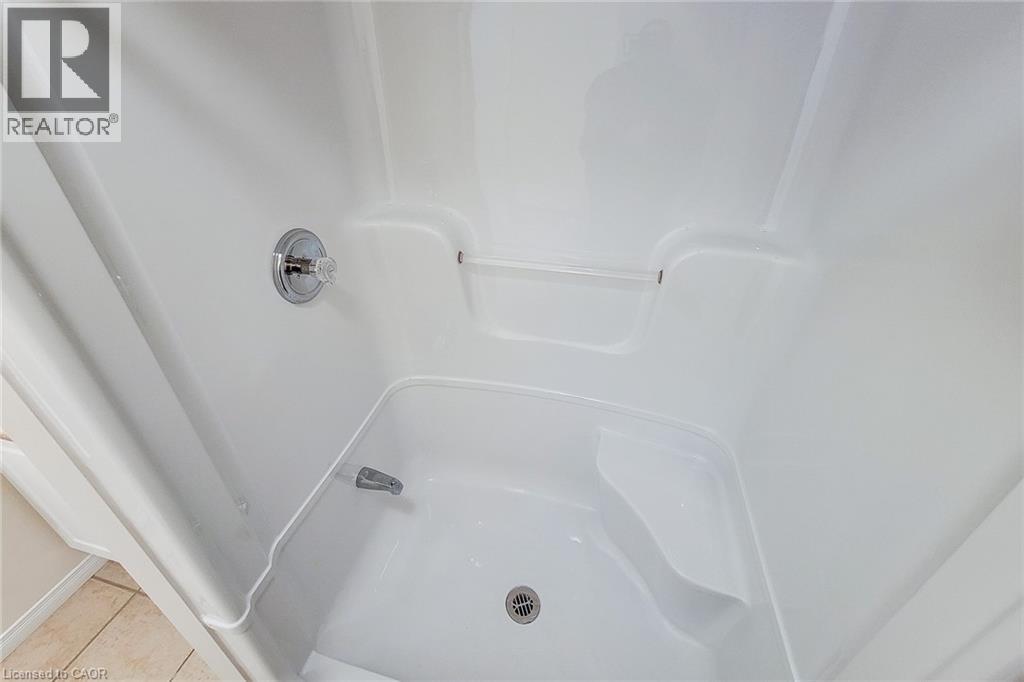 751 Rymal Road W Unit# 22, Hamilton, ON - Indoor Photo Showing Bathroom