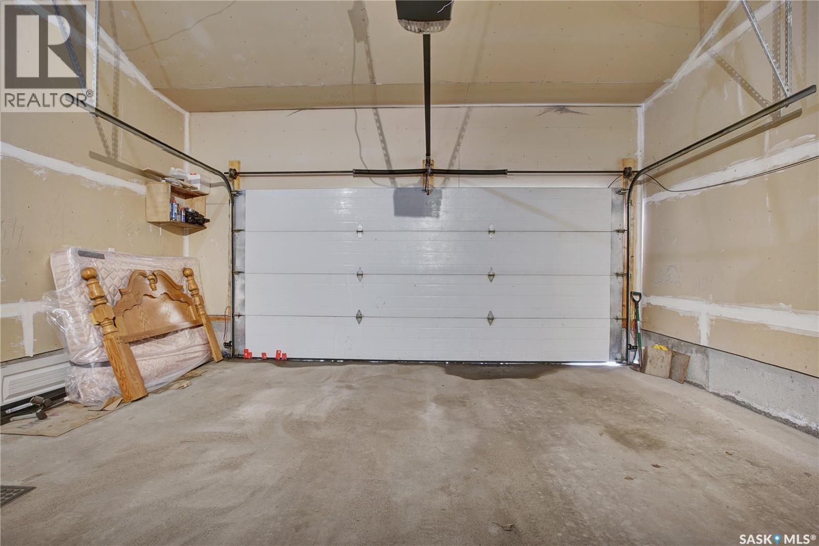 48 - 1703 Patrick Crescent, Saskatoon, SK - Indoor Photo Showing Garage