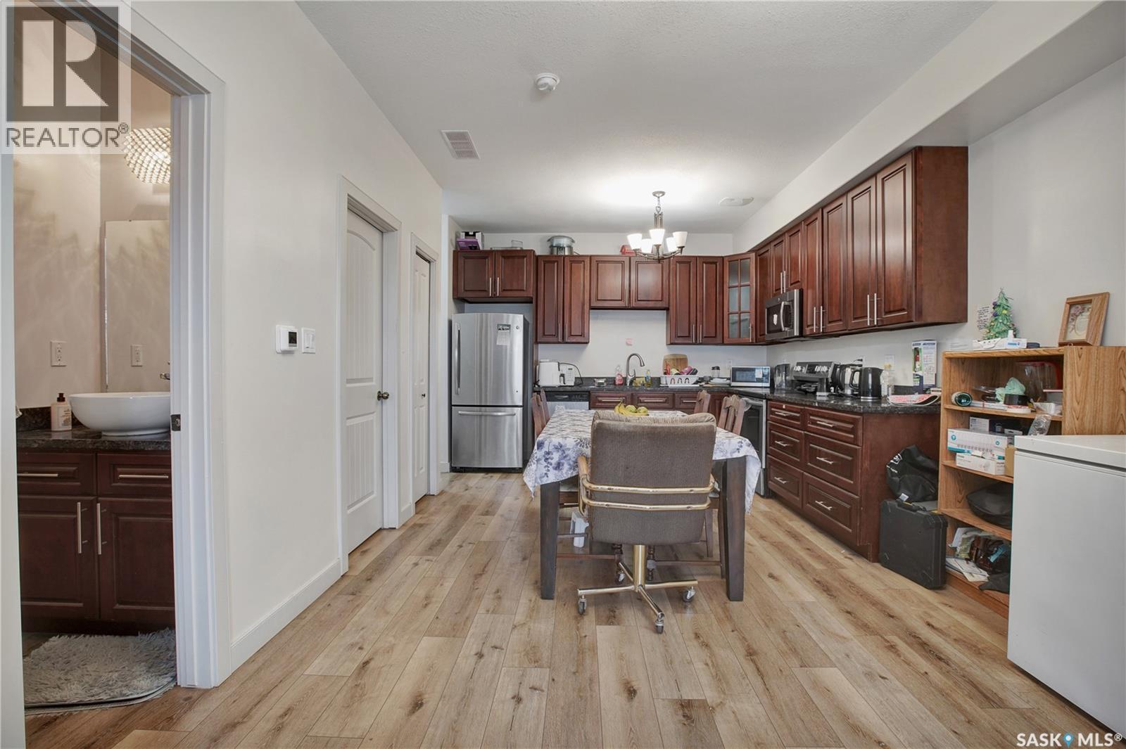 48 - 1703 Patrick Crescent, Saskatoon, SK - Indoor Photo Showing Kitchen