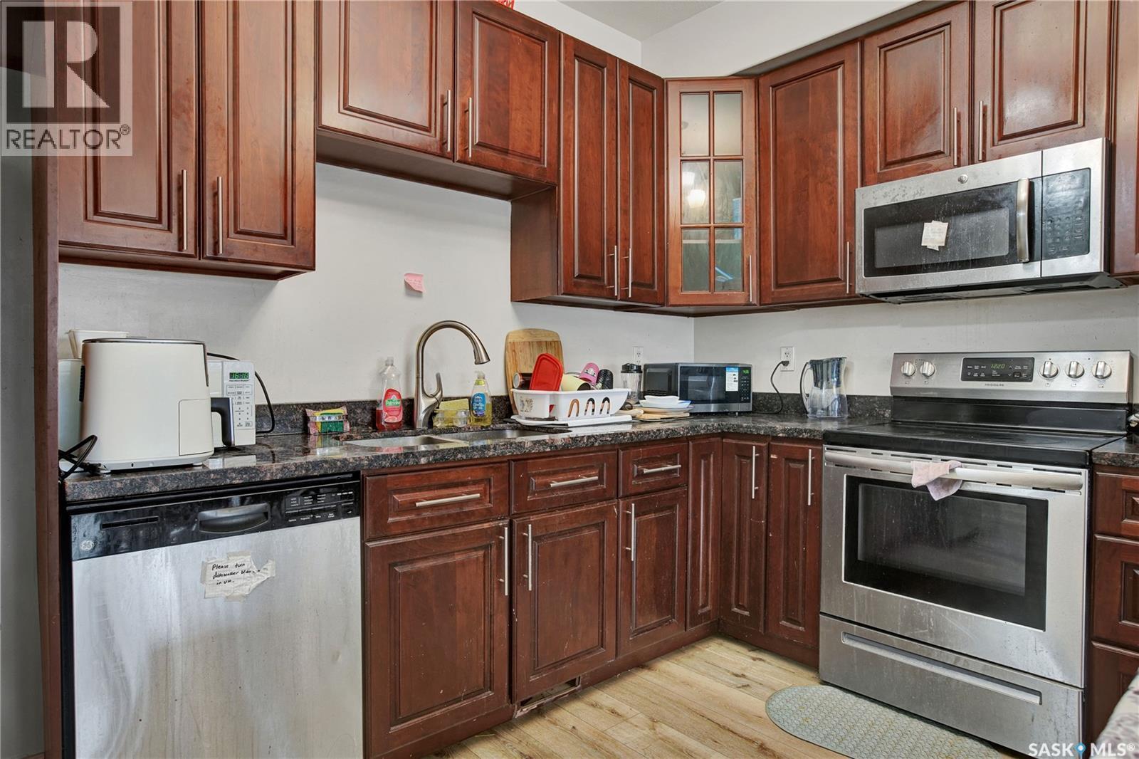 48 - 1703 Patrick Crescent, Saskatoon, SK - Indoor Photo Showing Kitchen With Double Sink