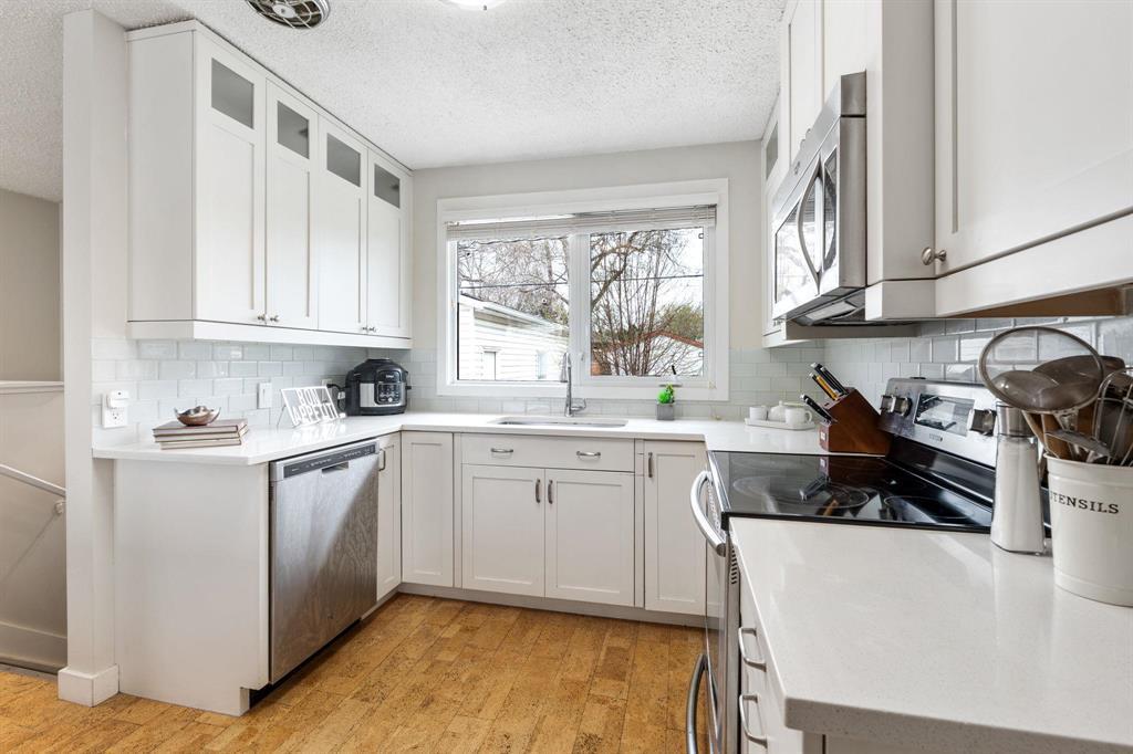 20 Barberry Road, Winnipeg, MB - Indoor Photo Showing Kitchen