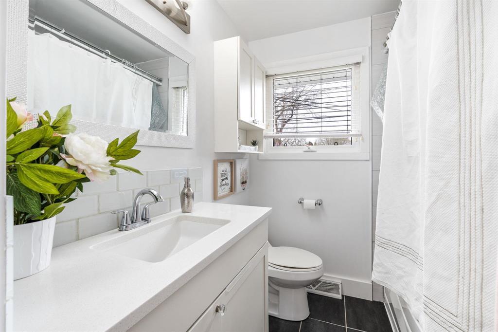 20 Barberry Road, Winnipeg, MB - Indoor Photo Showing Bathroom