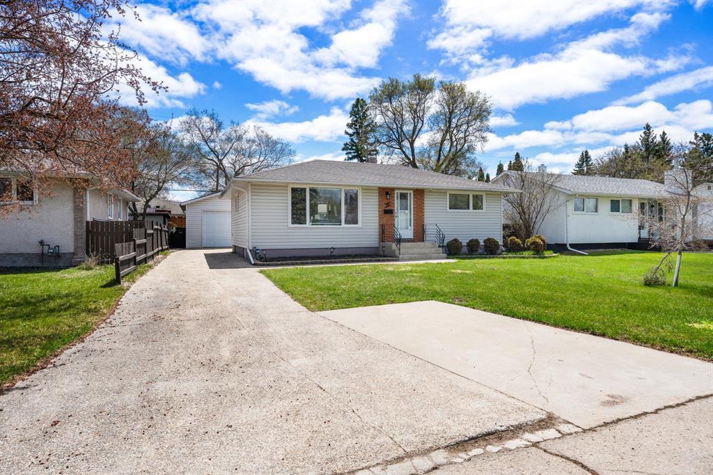 20 Barberry Road, Winnipeg, MB - Outdoor With Facade