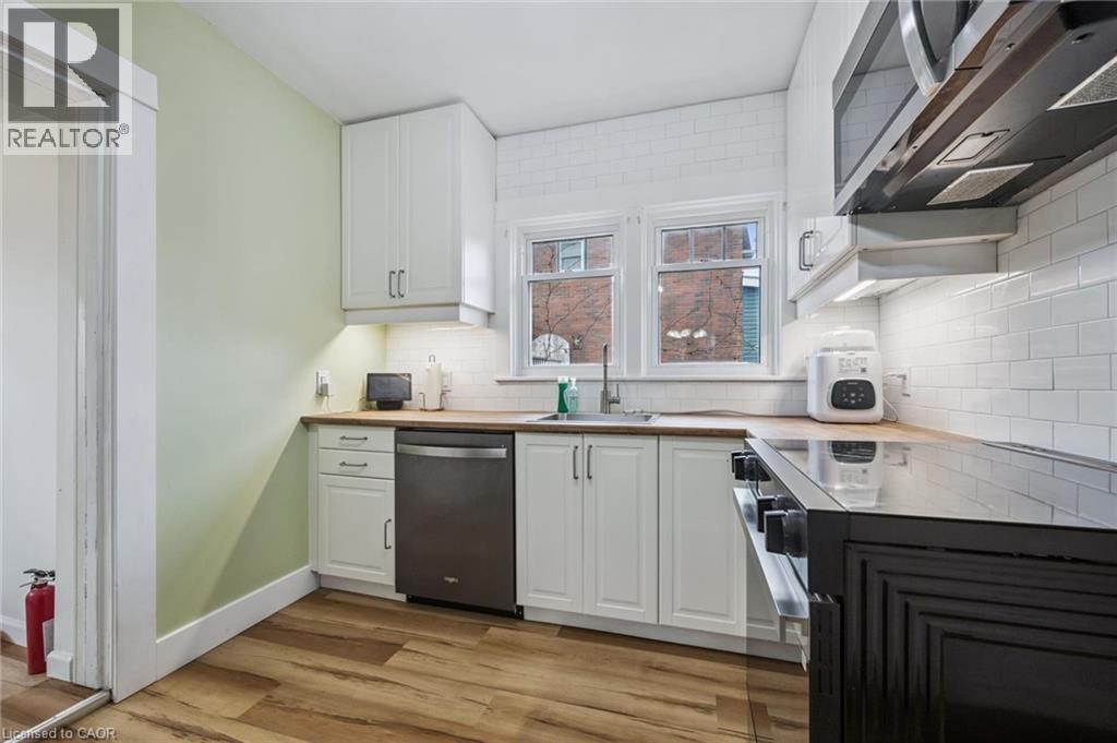 9 Spadina Road E, Kitchener, ON - Indoor Photo Showing Kitchen