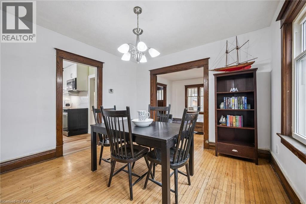 9 Spadina Road E, Kitchener, ON - Indoor Photo Showing Dining Room
