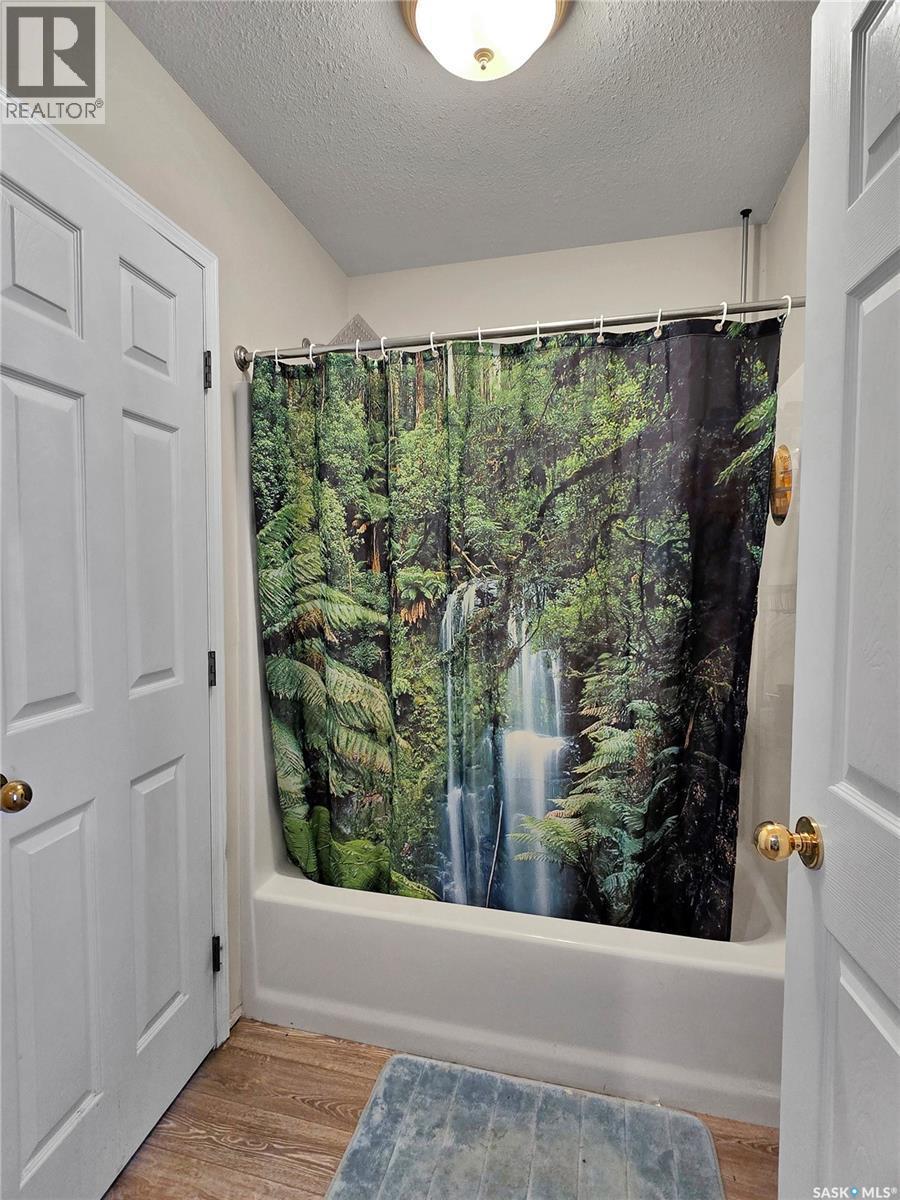 1418 B Avenue N, Saskatoon, SK - Indoor