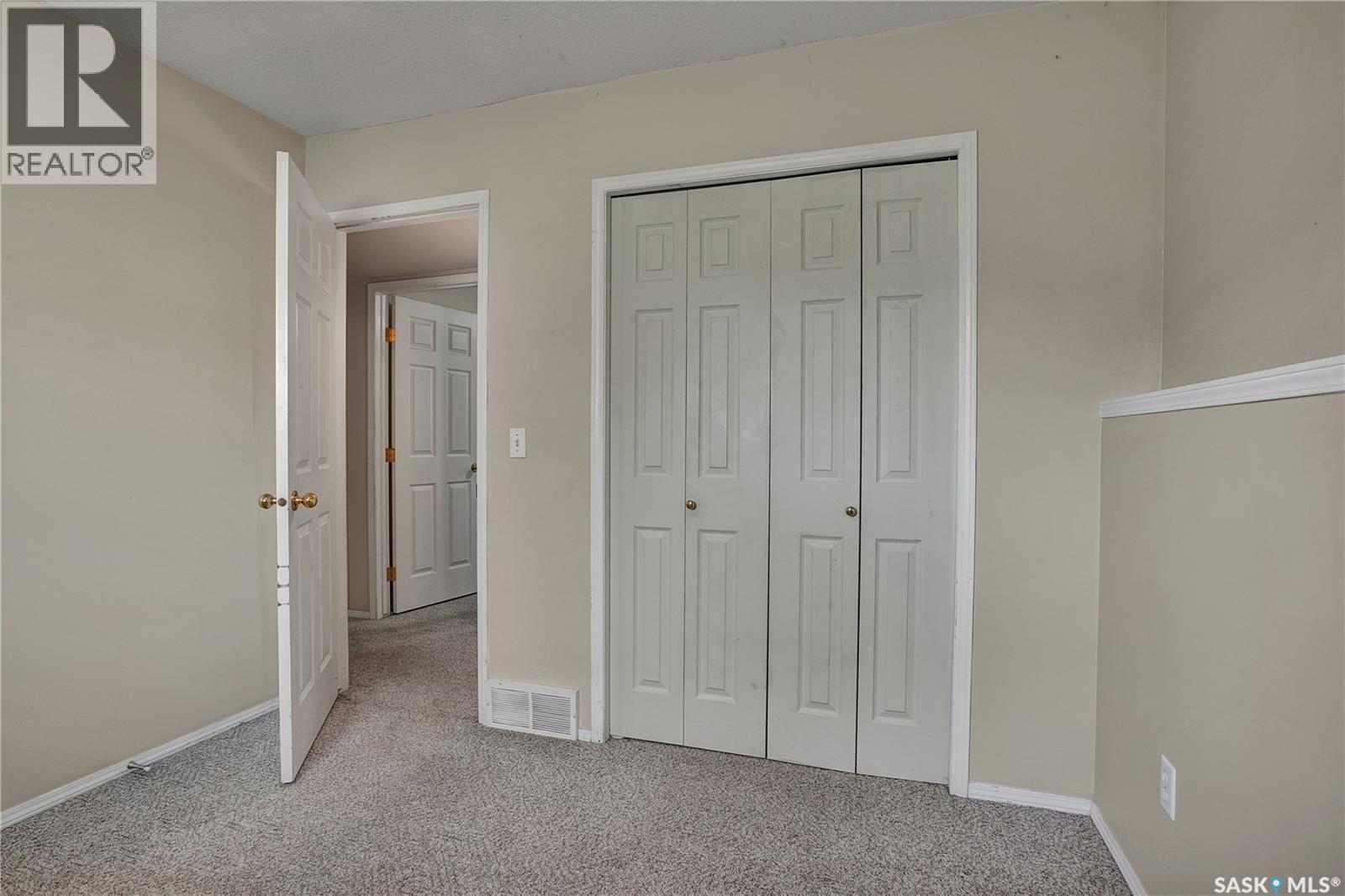 1418 B Avenue N, Saskatoon, SK - Indoor