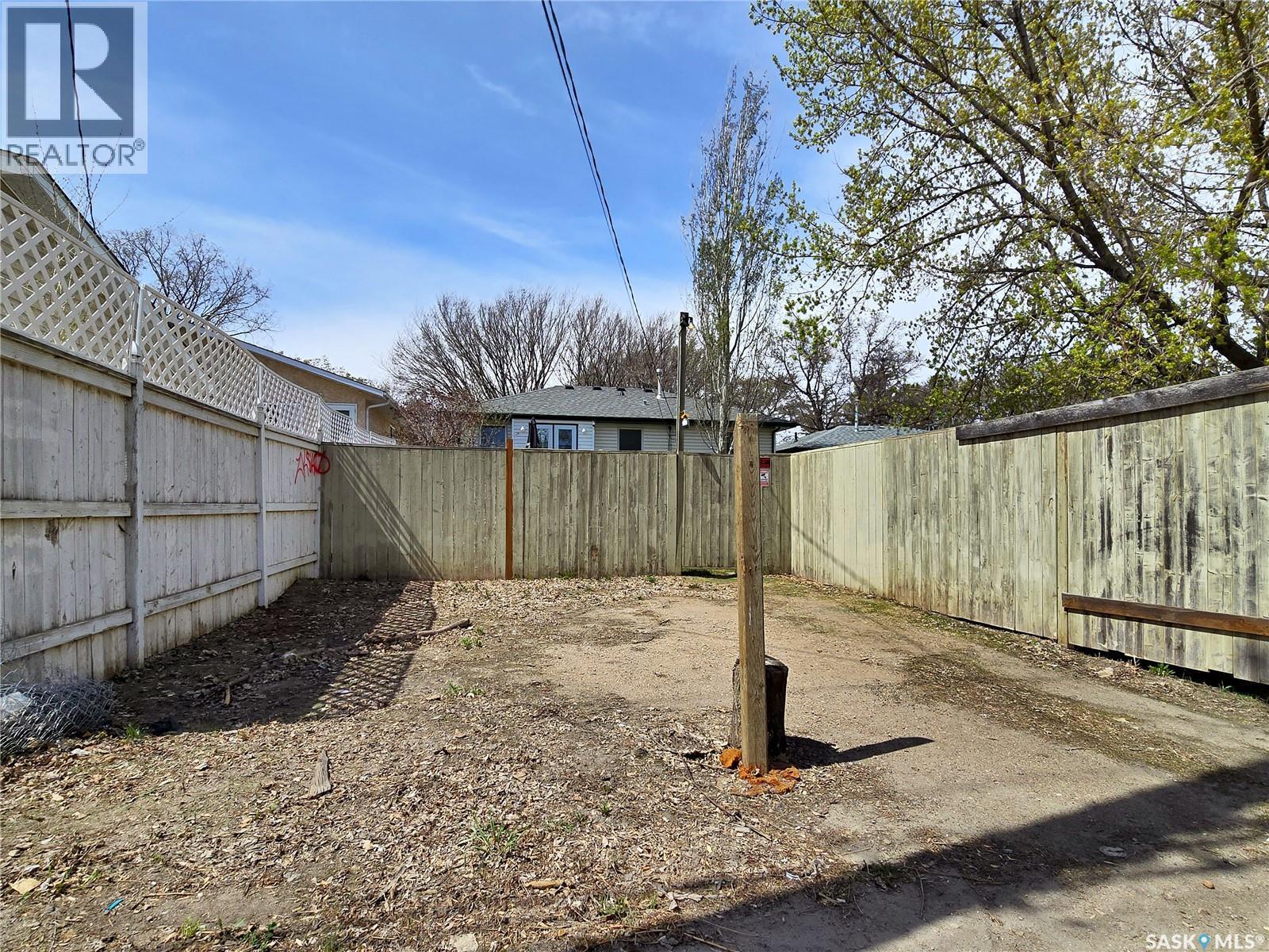 1418 B Avenue N, Saskatoon, SK - Outdoor