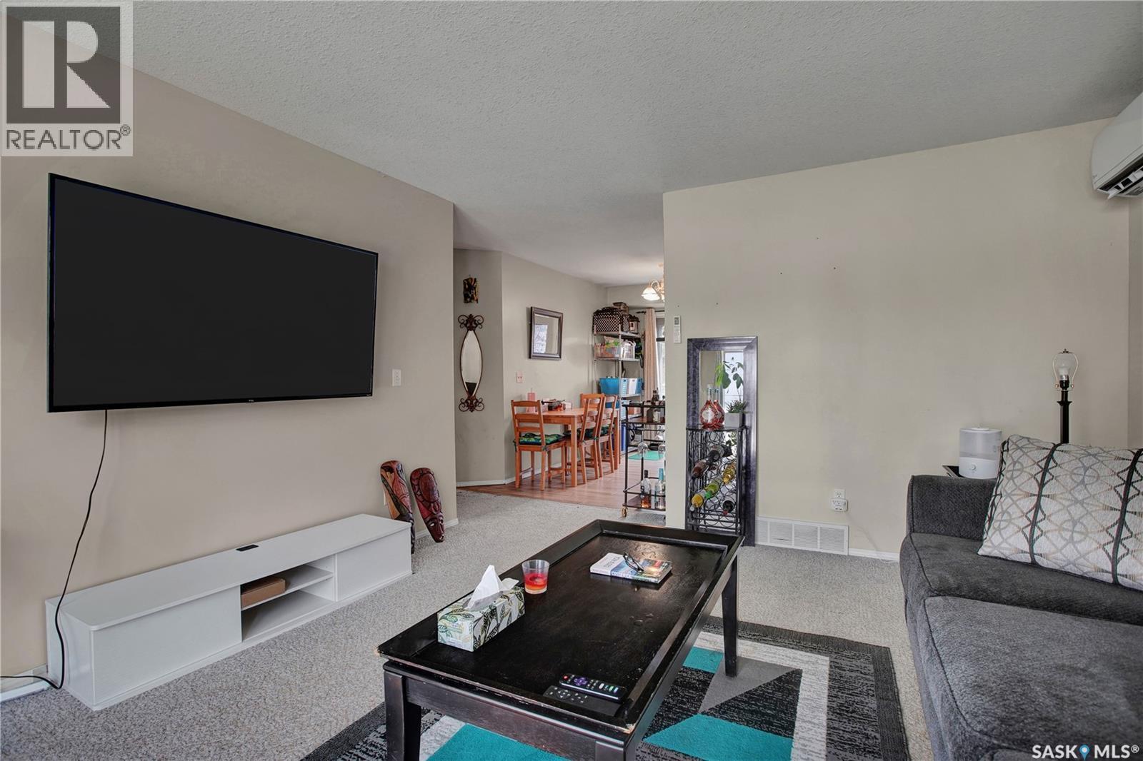 1418 B Avenue N, Saskatoon, SK - Indoor Photo Showing Living Room