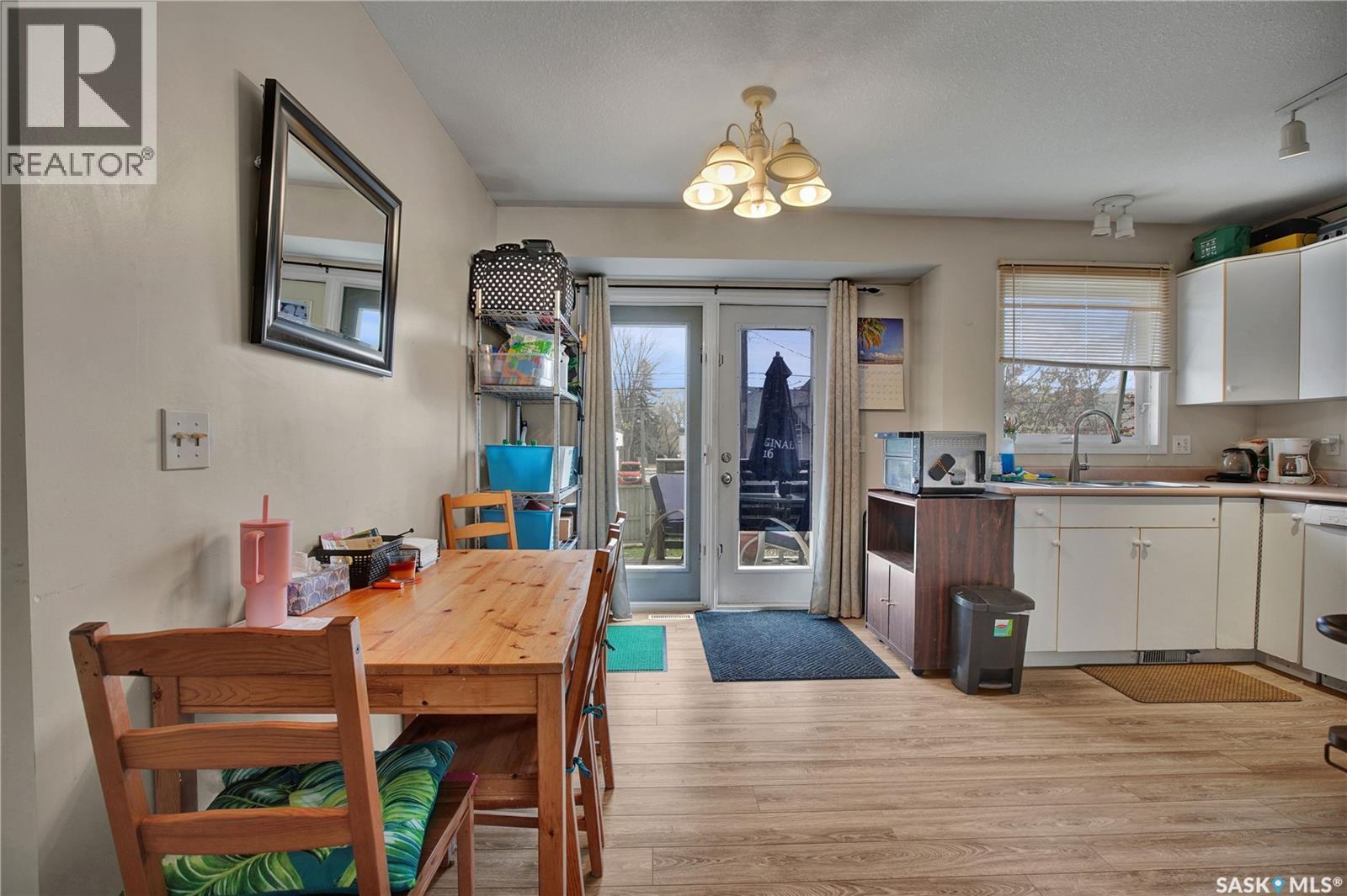 1418 B Avenue N, Saskatoon, SK - Indoor