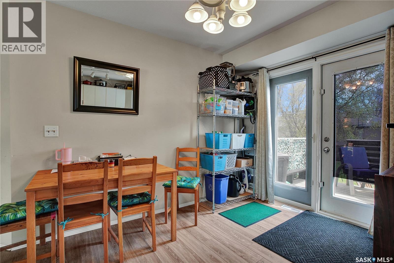 1418 B Avenue N, Saskatoon, SK - Indoor