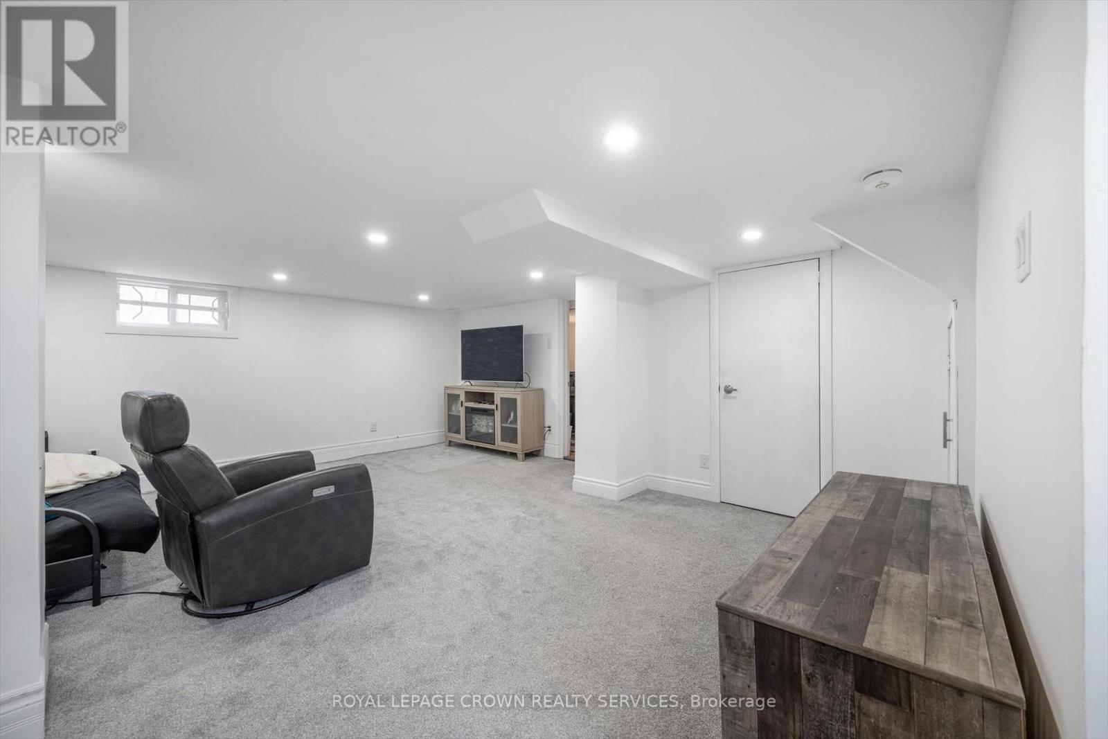 9 Spadina Road E, Kitchener, ON - Indoor Photo Showing Basement