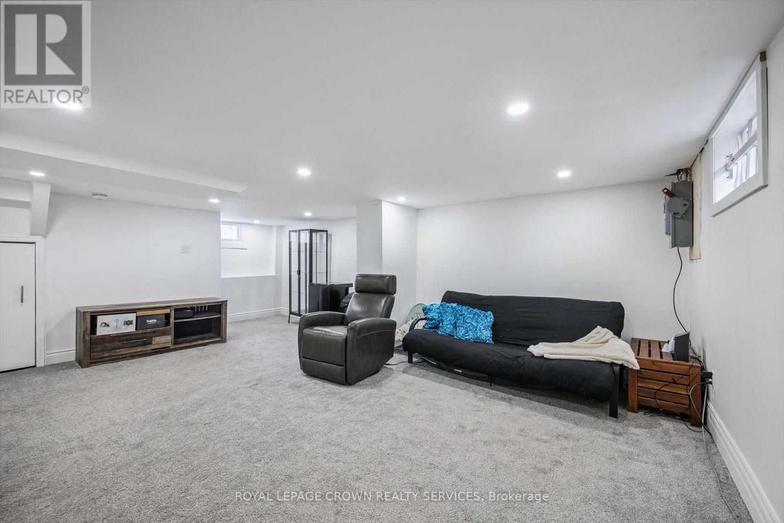 9 Spadina Road E, Kitchener, ON - Indoor