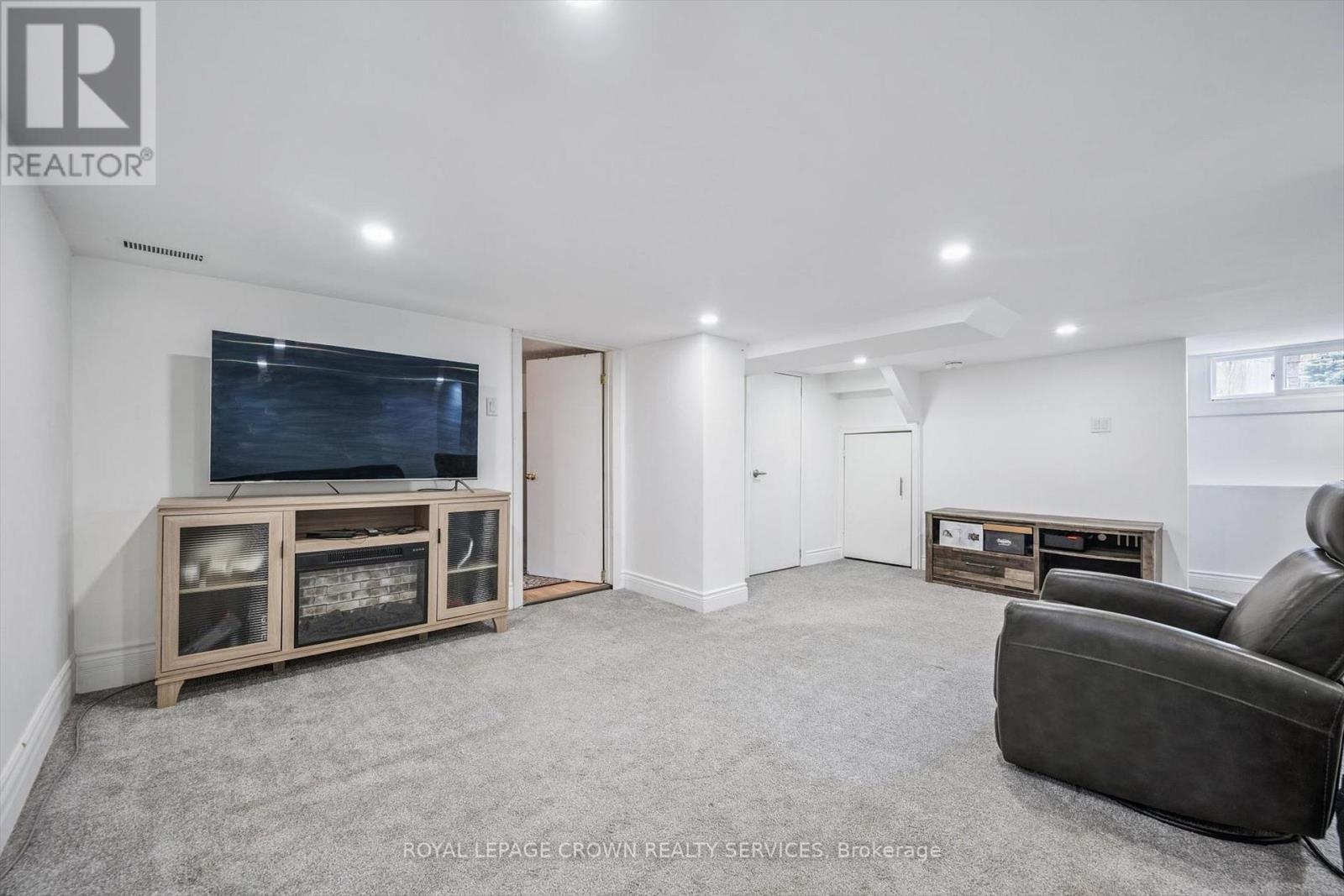 9 Spadina Road E, Kitchener, ON - Indoor