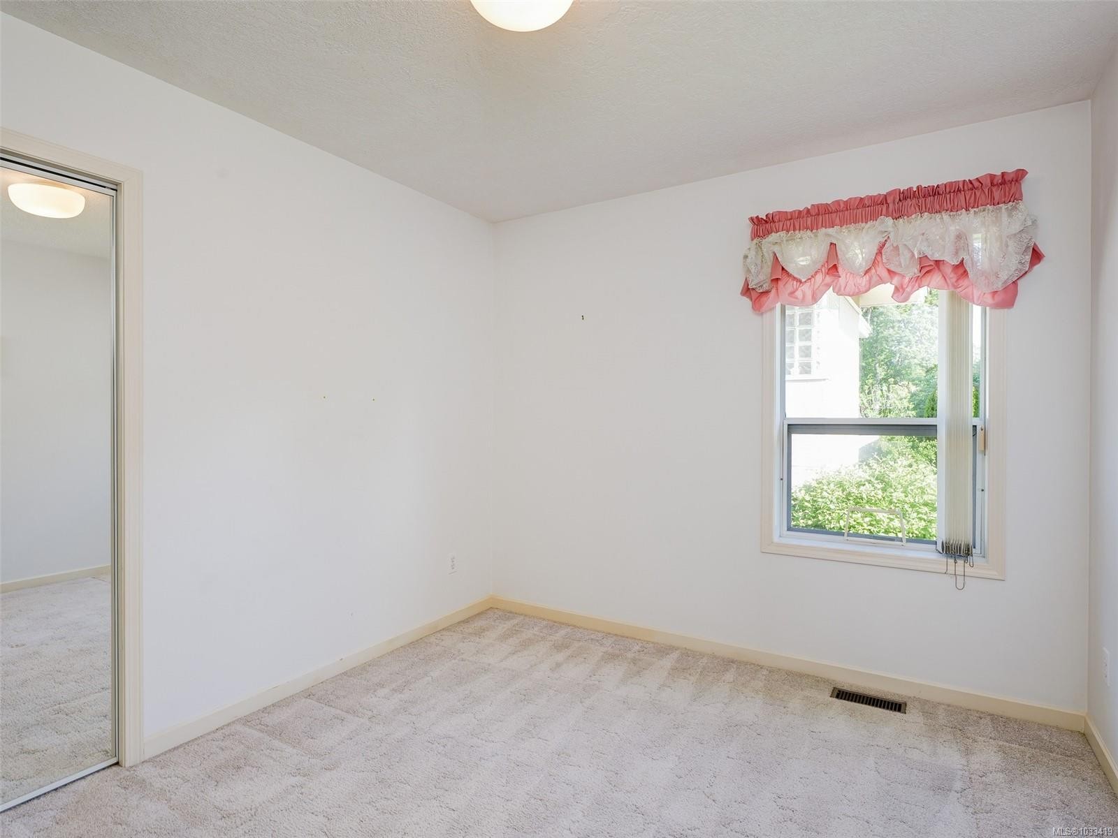 1537 Eric Rd, Saanich, BC