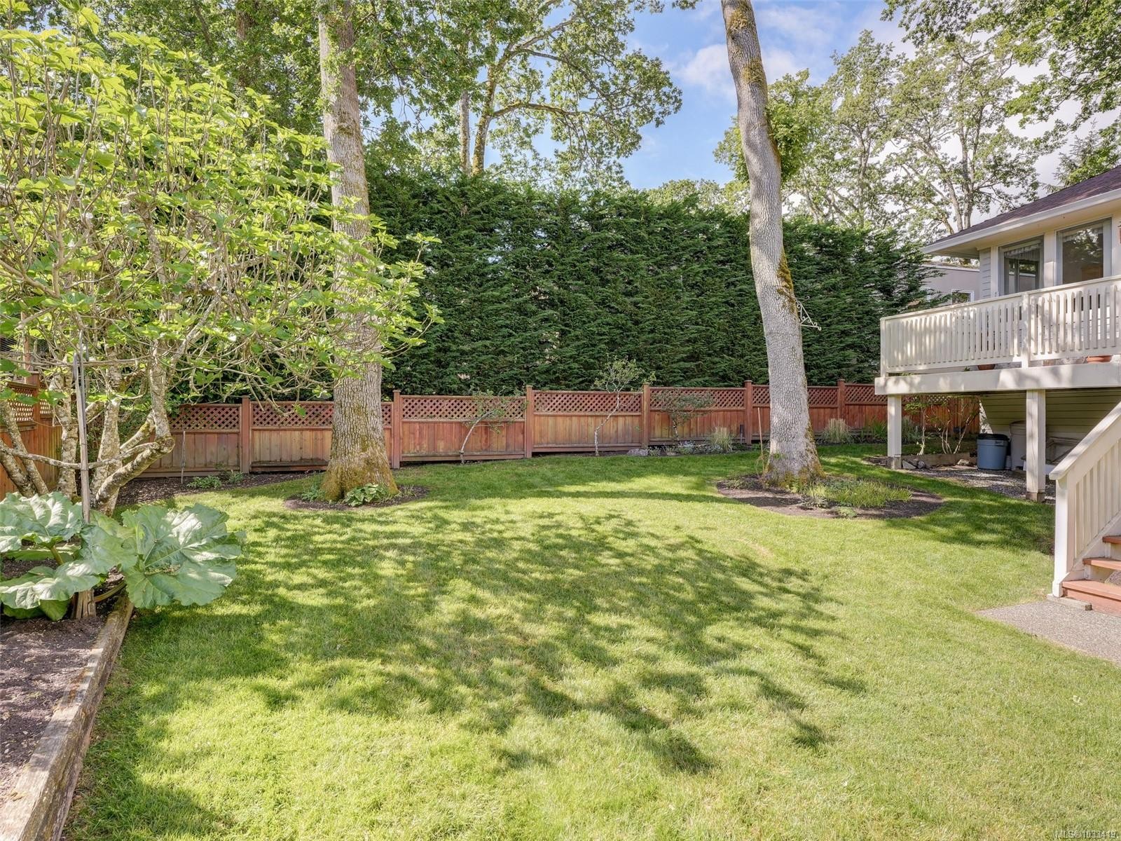 1537 Eric Rd, Saanich, BC