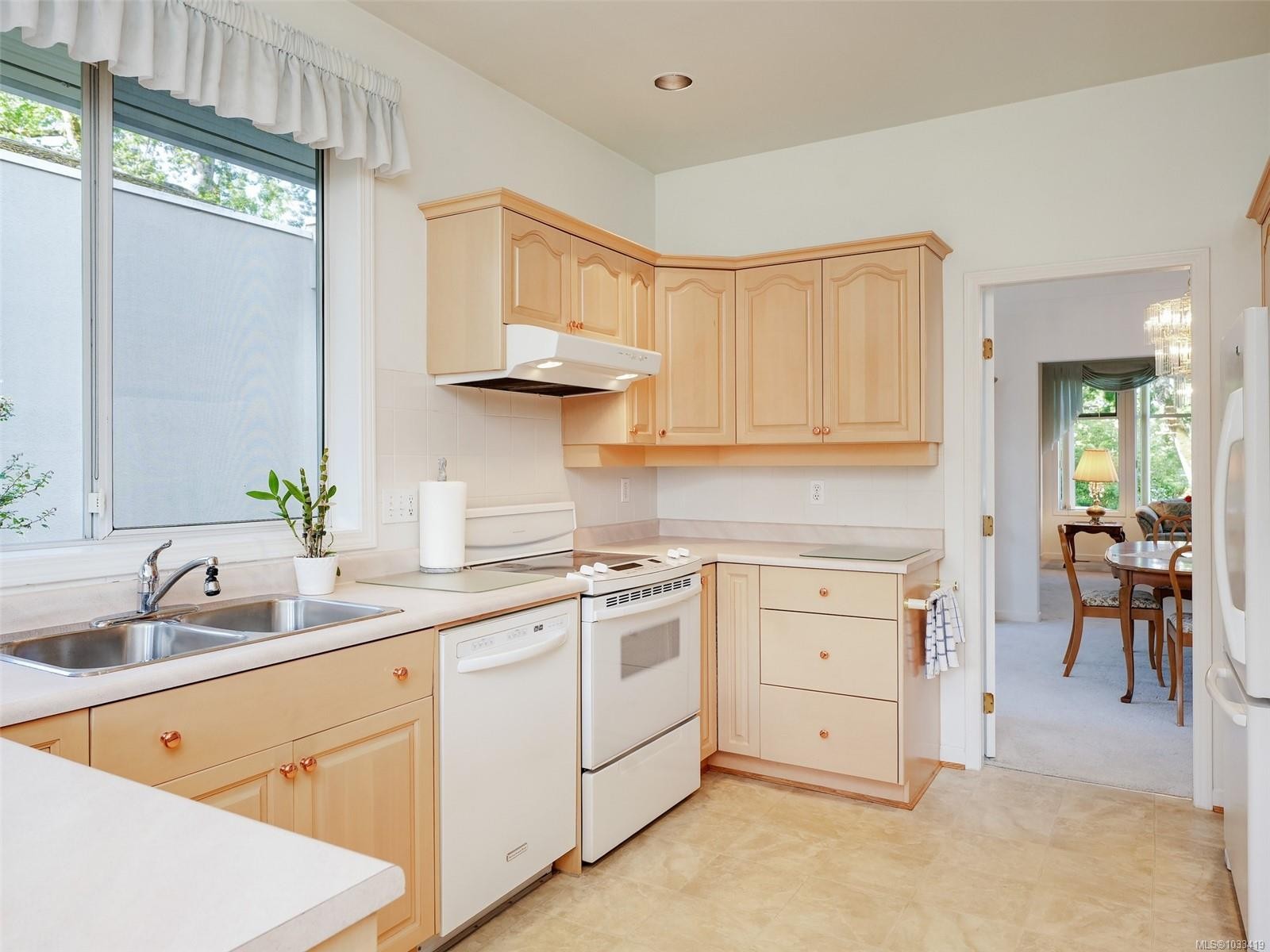 1537 Eric Rd, Saanich, BC