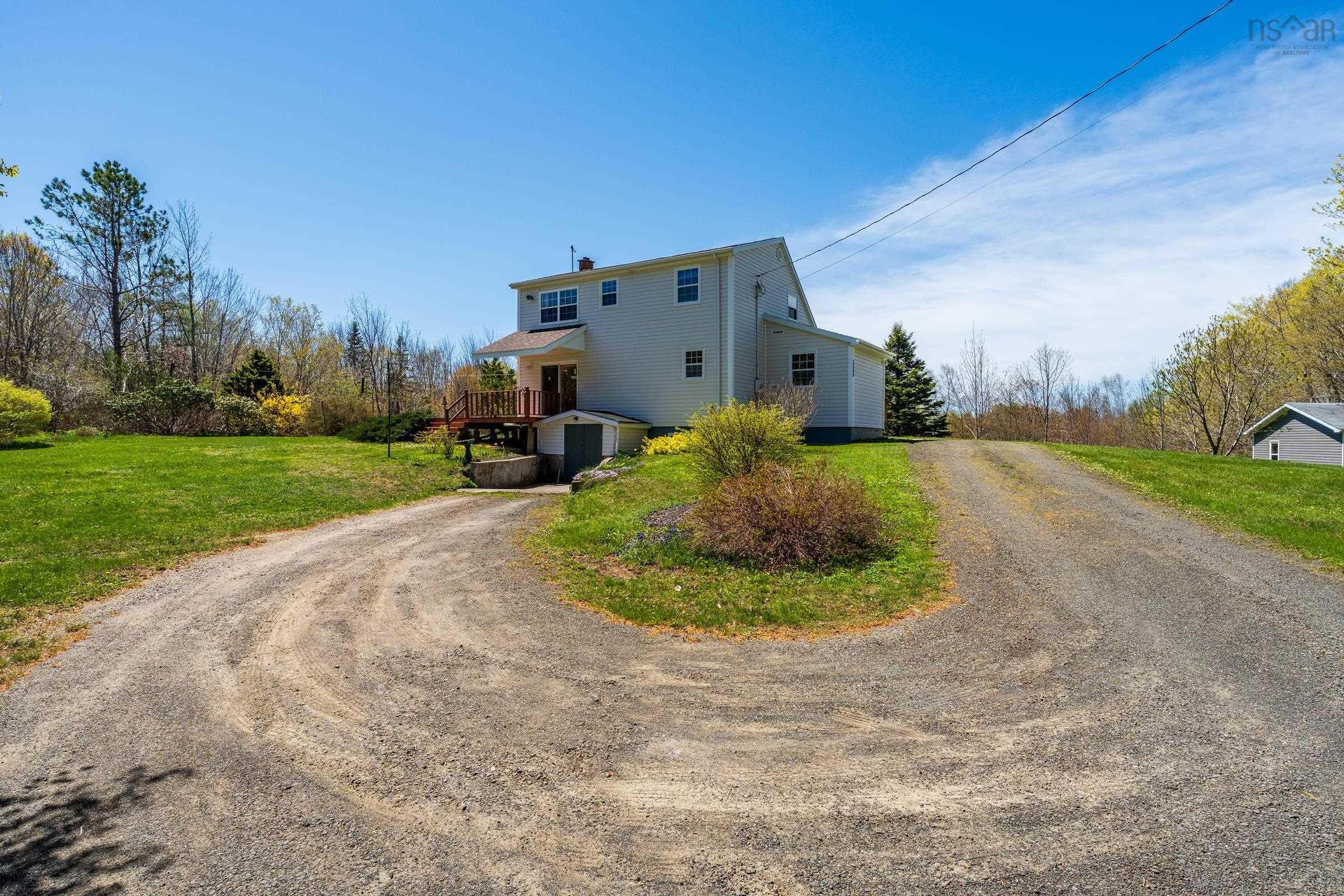 2096 North Range Crossroad, South Range, NS