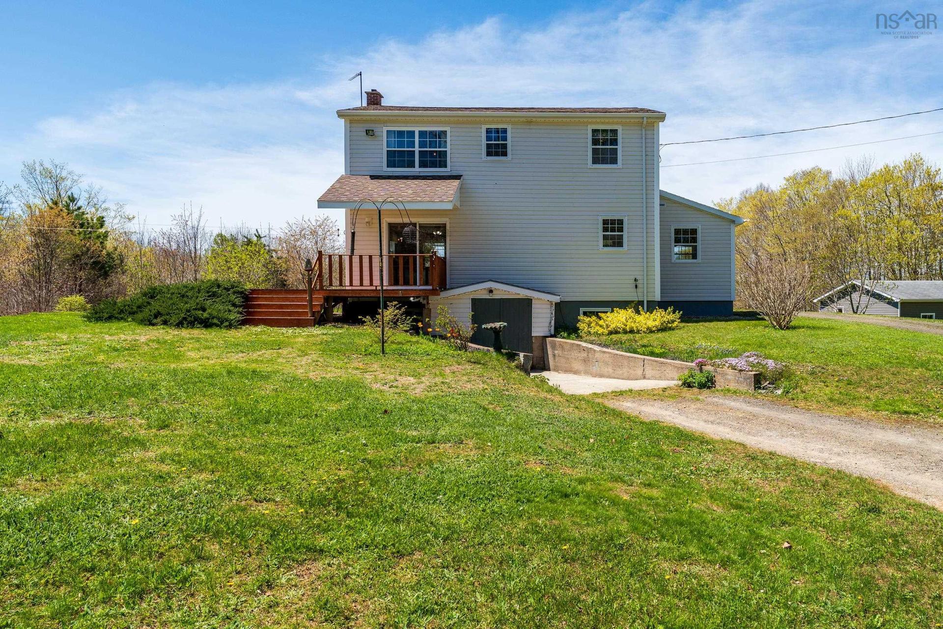 2096 North Range Crossroad, South Range, NS