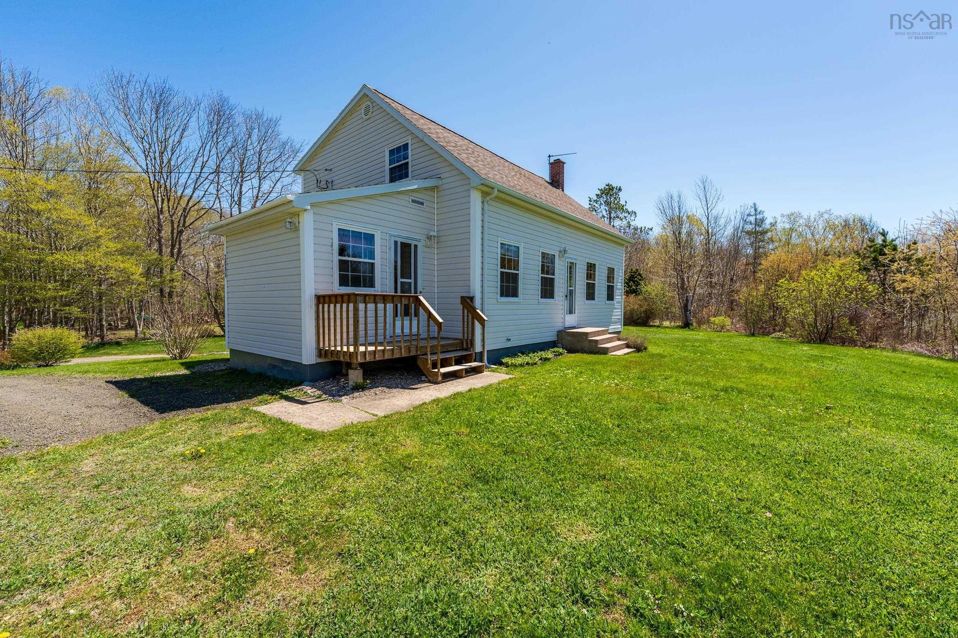 2096 North Range Crossroad, South Range, NS