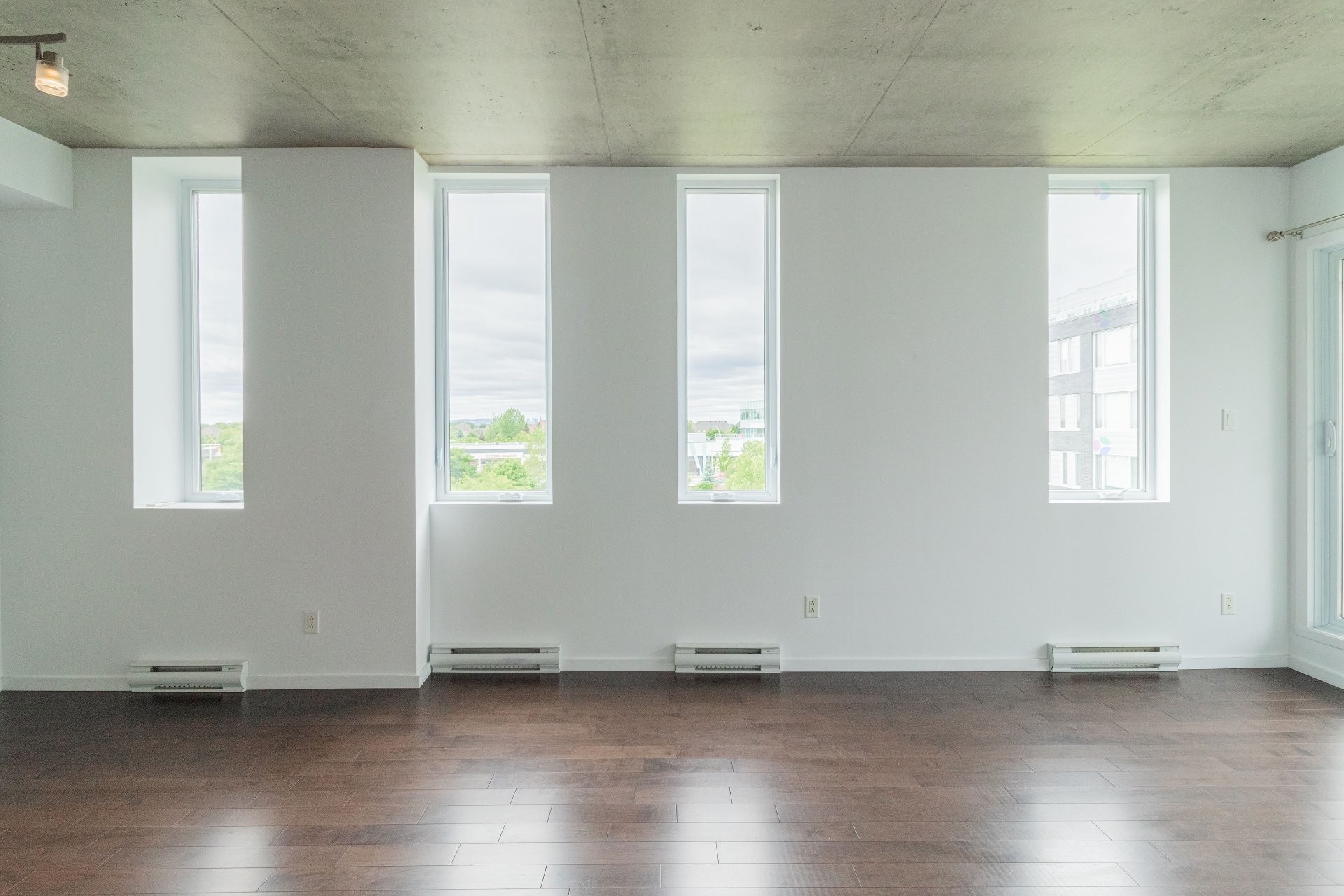 Salon - 405-9825 Boul. Leduc, Brossard, QC - Indoor Photo Showing Other Room