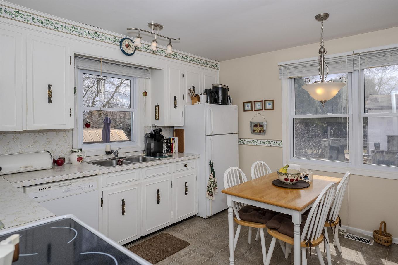237 Windemere Avenue S, Thunder Bay, ON - Indoor