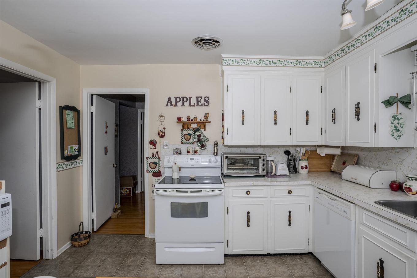 237 Windemere Avenue S, Thunder Bay, ON - Indoor Photo Showing Kitchen