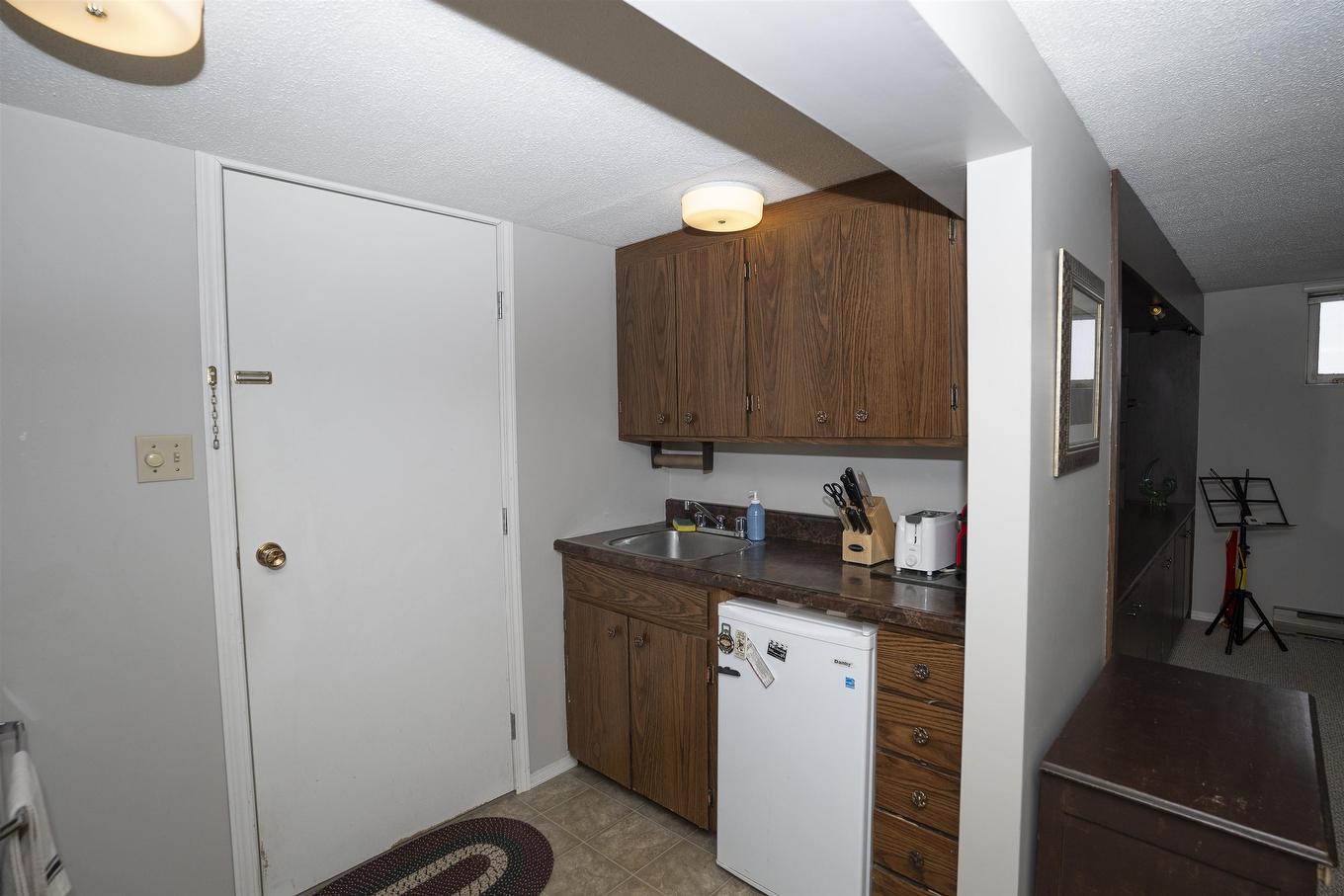 237 Windemere Avenue S, Thunder Bay, ON - Indoor Photo Showing Kitchen