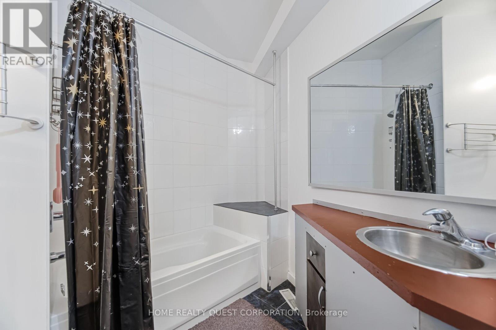 186 Wyndham Street, Mississauga, ON - Indoor Photo Showing Bathroom