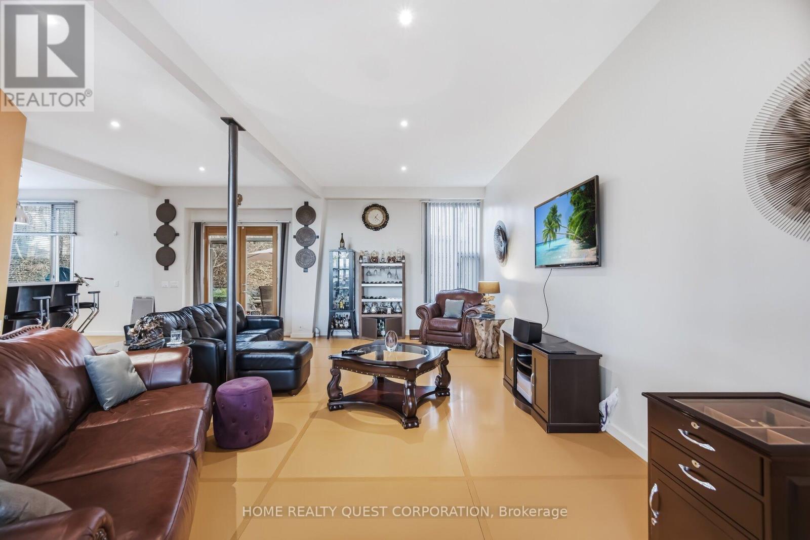186 Wyndham Street, Mississauga, ON - Indoor