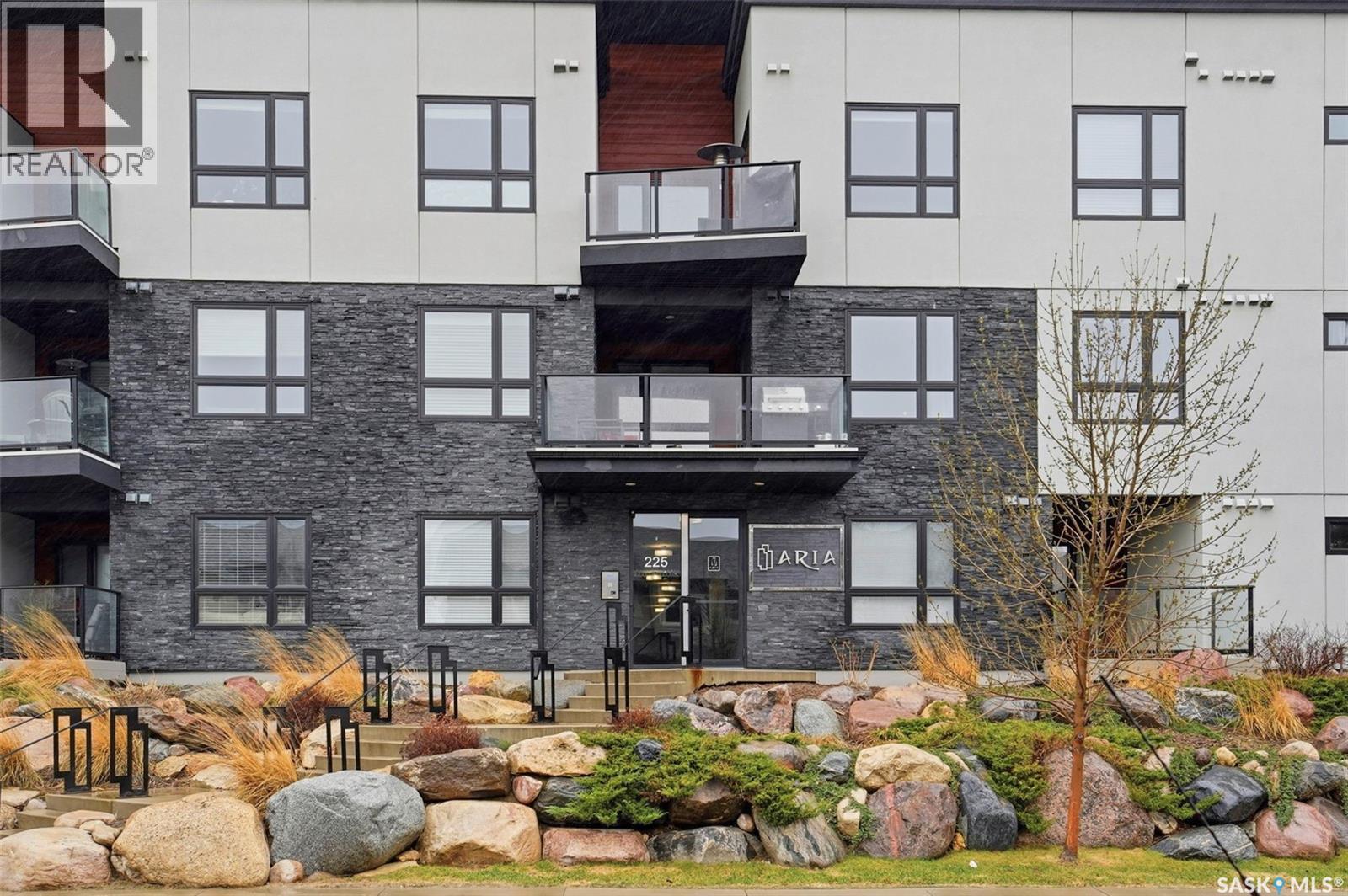 102 225 Maningas Bend, Saskatoon, SK - Outdoor