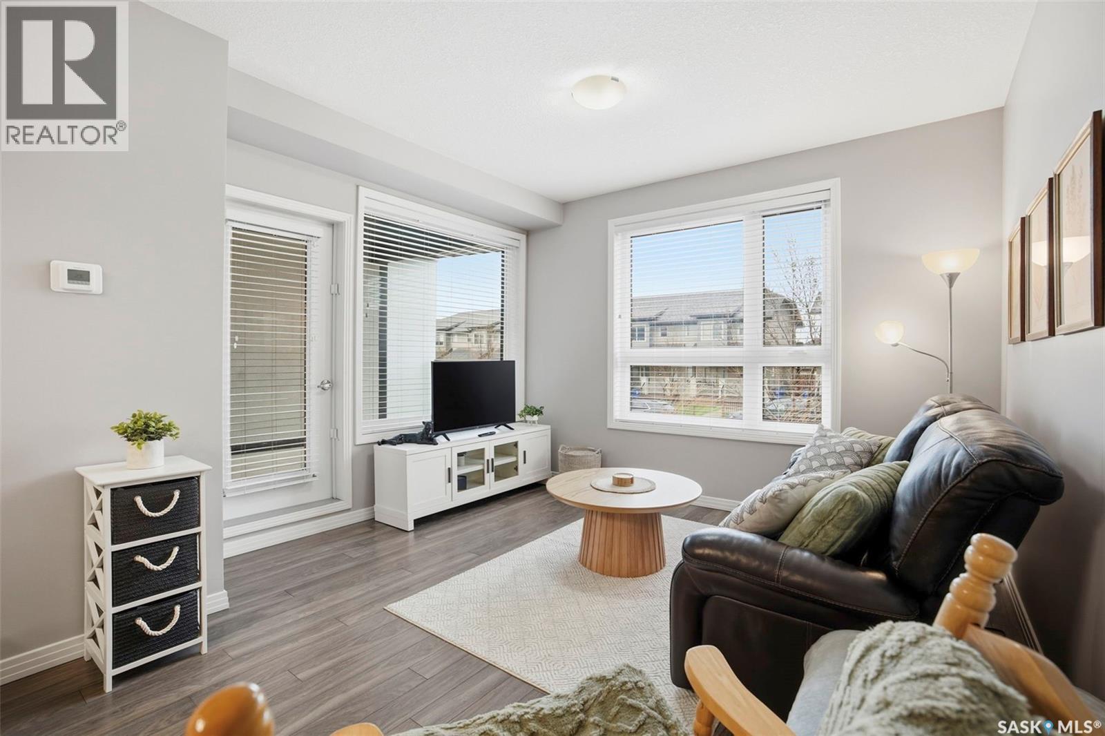 102 225 Maningas Bend, Saskatoon, SK - Indoor Photo Showing Living Room