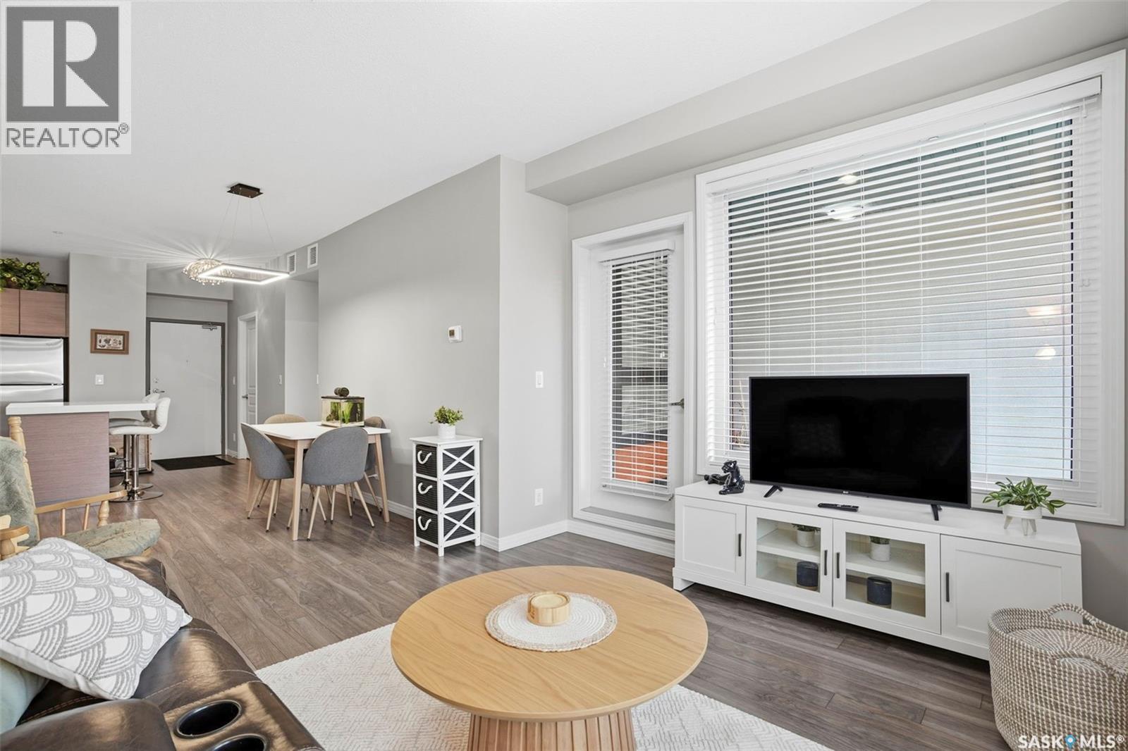 102 225 Maningas Bend, Saskatoon, SK - Indoor Photo Showing Living Room