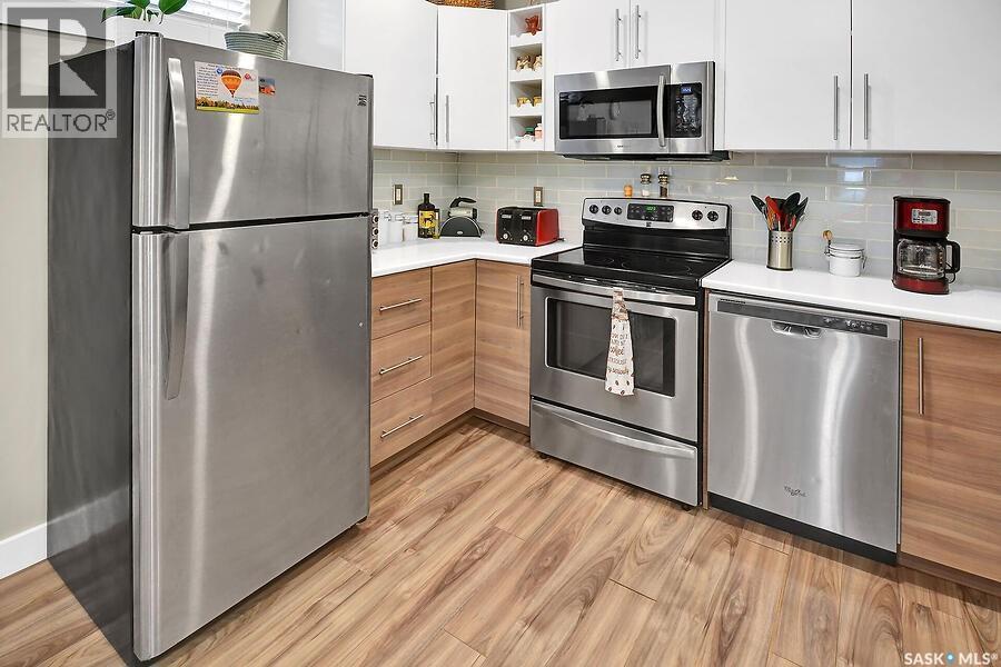 524 Maple Crescent, Warman, SK - Indoor Photo Showing Kitchen With Stainless Steel Kitchen