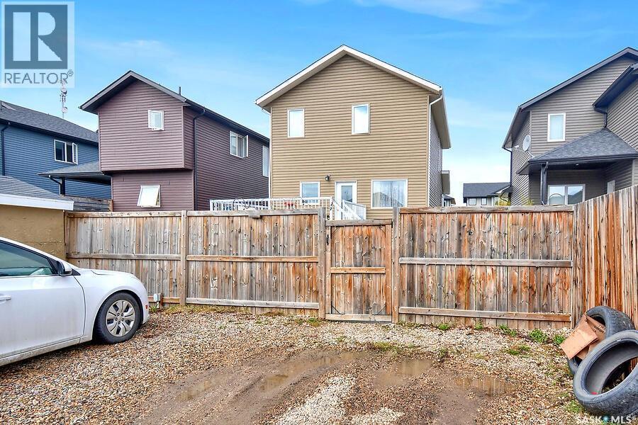 524 Maple Crescent, Warman, SK - Outdoor With Exterior