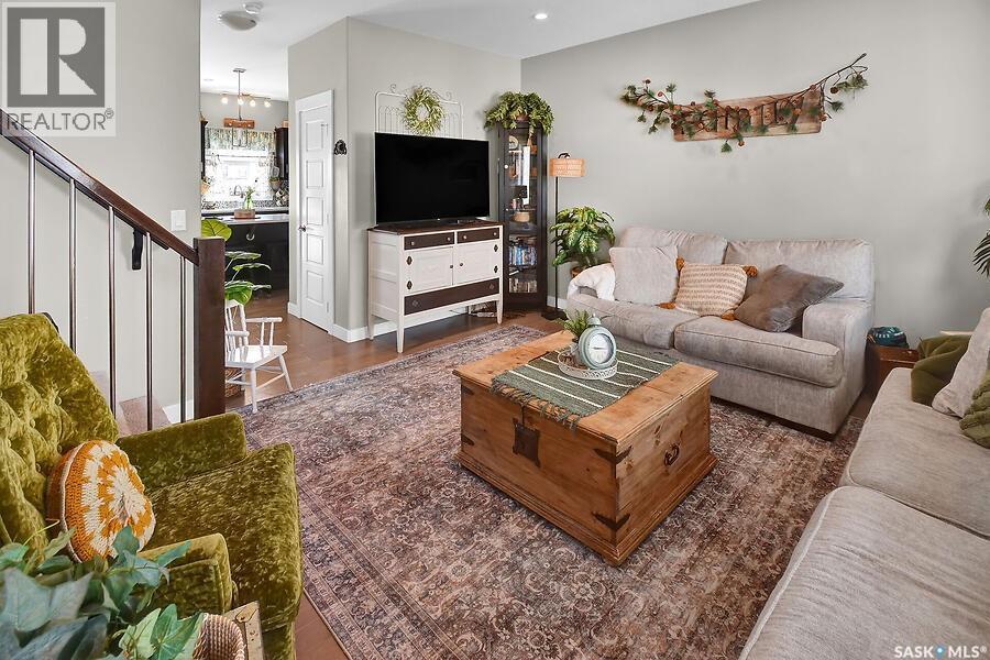 524 Maple Crescent, Warman, SK - Indoor Photo Showing Living Room
