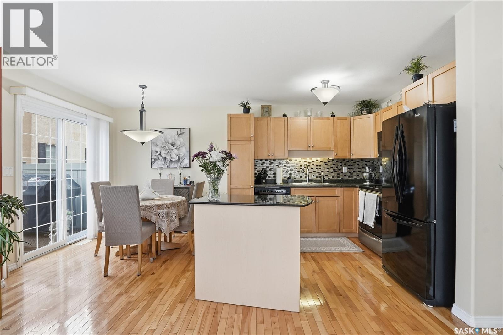 1 118 Pawlychenko Lane, Saskatoon, SK - Indoor Photo Showing Kitchen