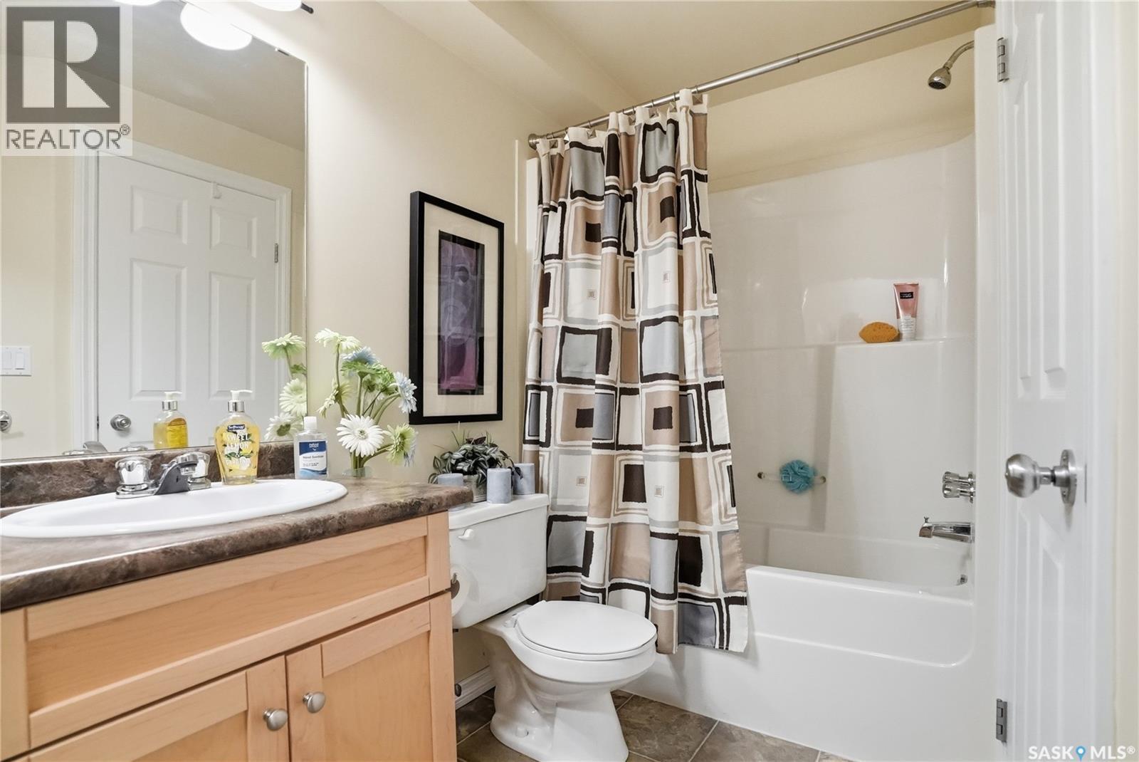 1 118 Pawlychenko Lane, Saskatoon, SK - Indoor Photo Showing Bathroom