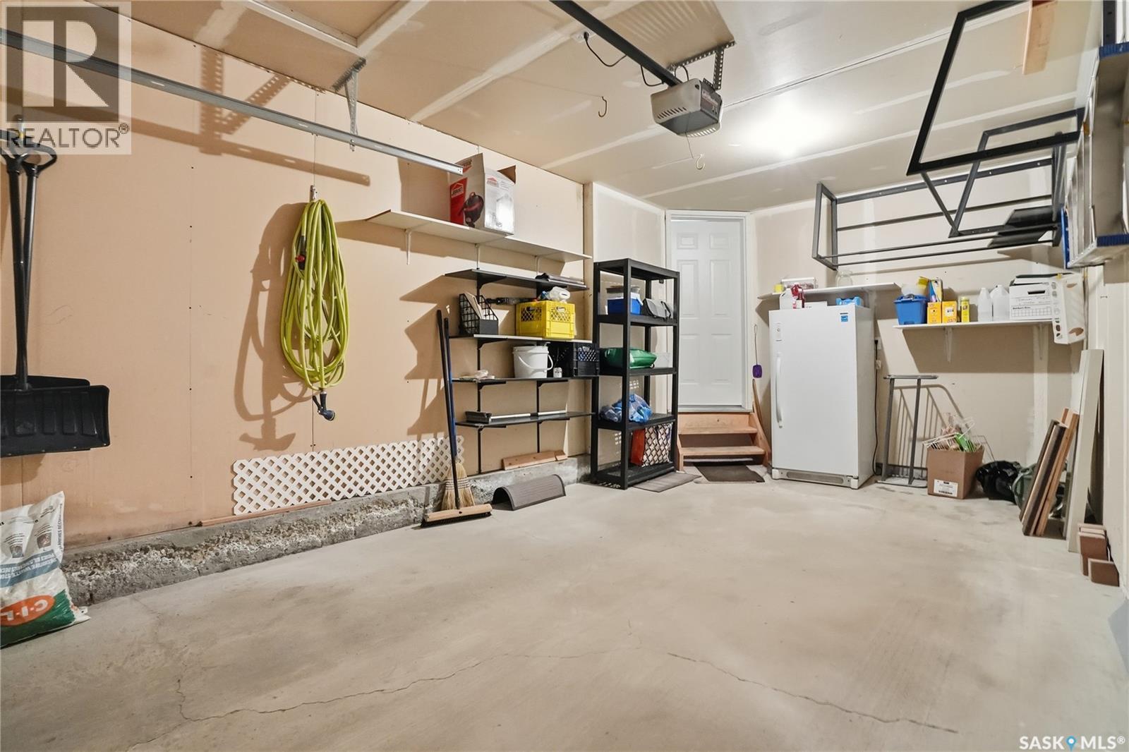 1 118 Pawlychenko Lane, Saskatoon, SK - Indoor Photo Showing Garage