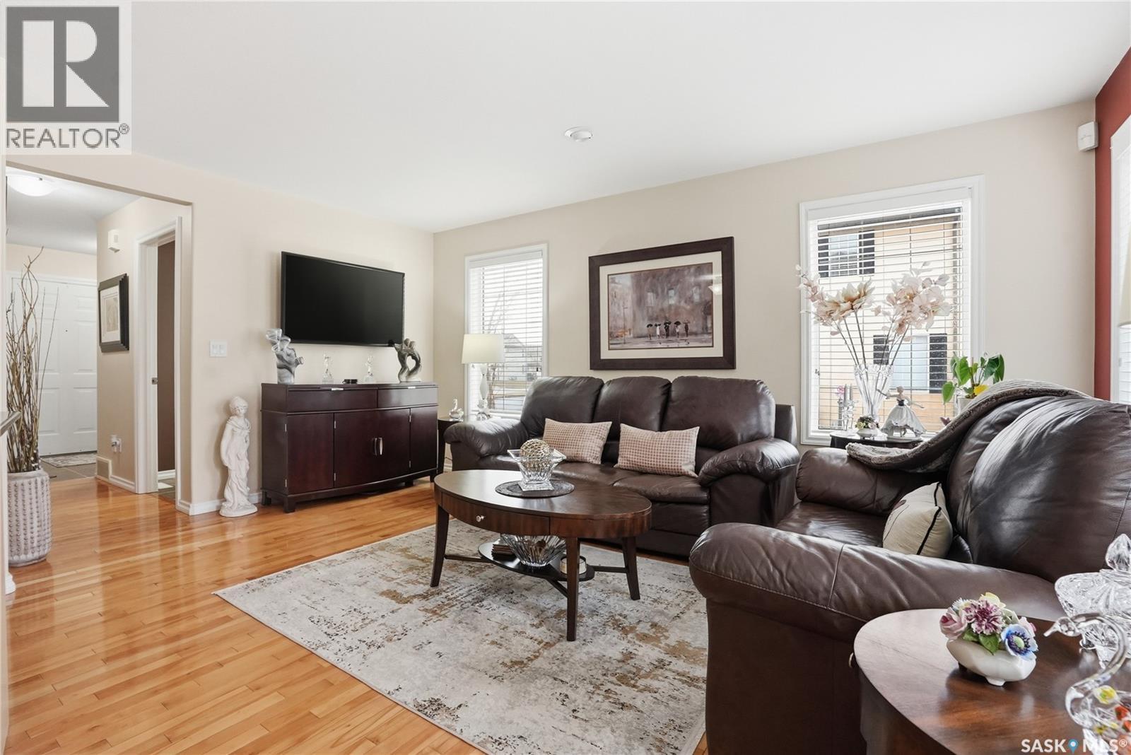 1 118 Pawlychenko Lane, Saskatoon, SK - Indoor Photo Showing Living Room